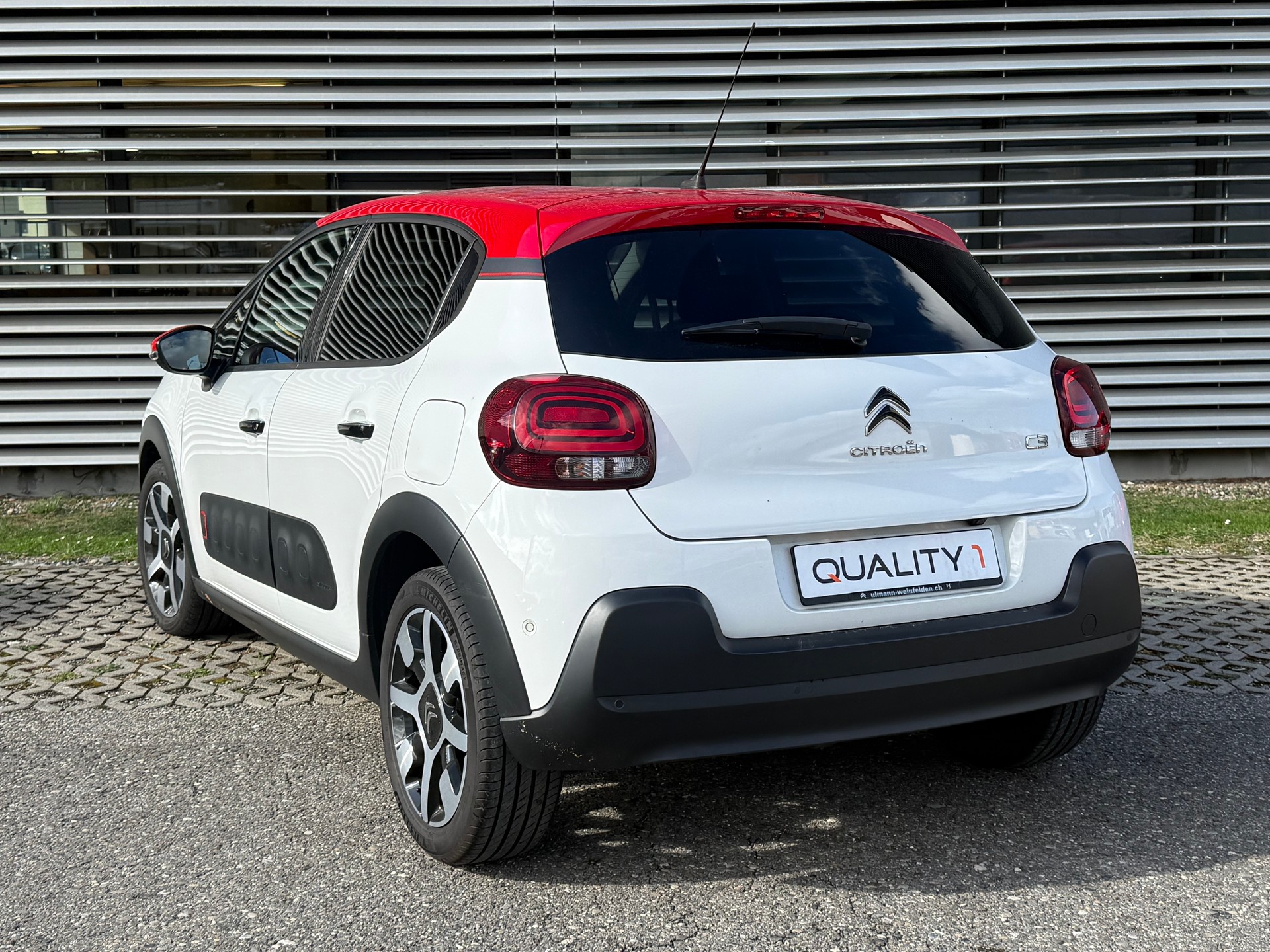 CITROEN C3 1.2i Exclusive-image-1