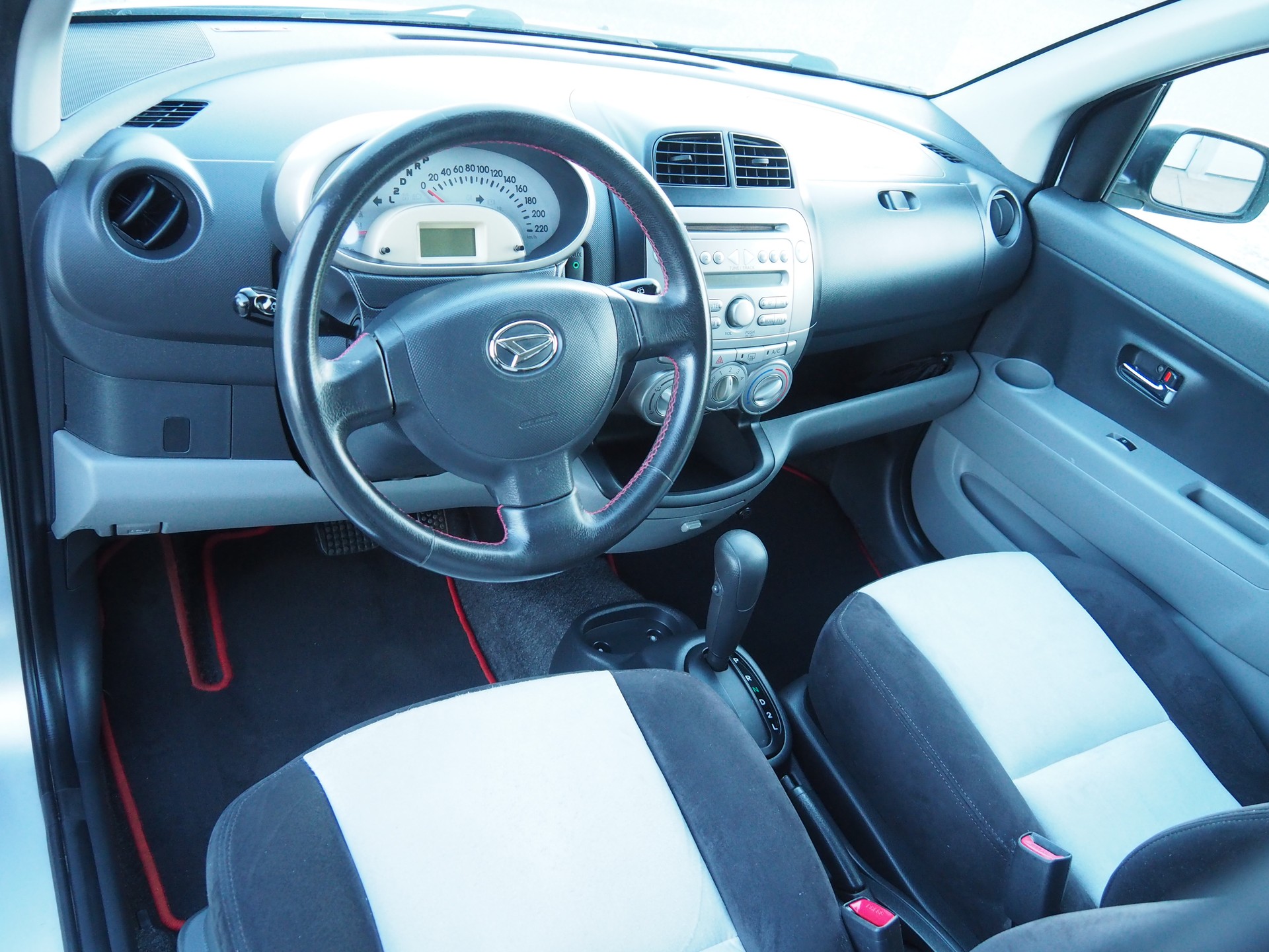 DAIHATSU Sirion 1.3 eco-4WD Automatic-image-10
