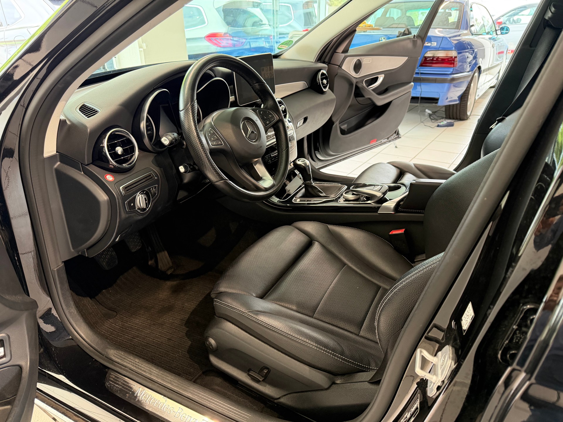 MERCEDES-BENZ C 200 Avantgarde-image-9