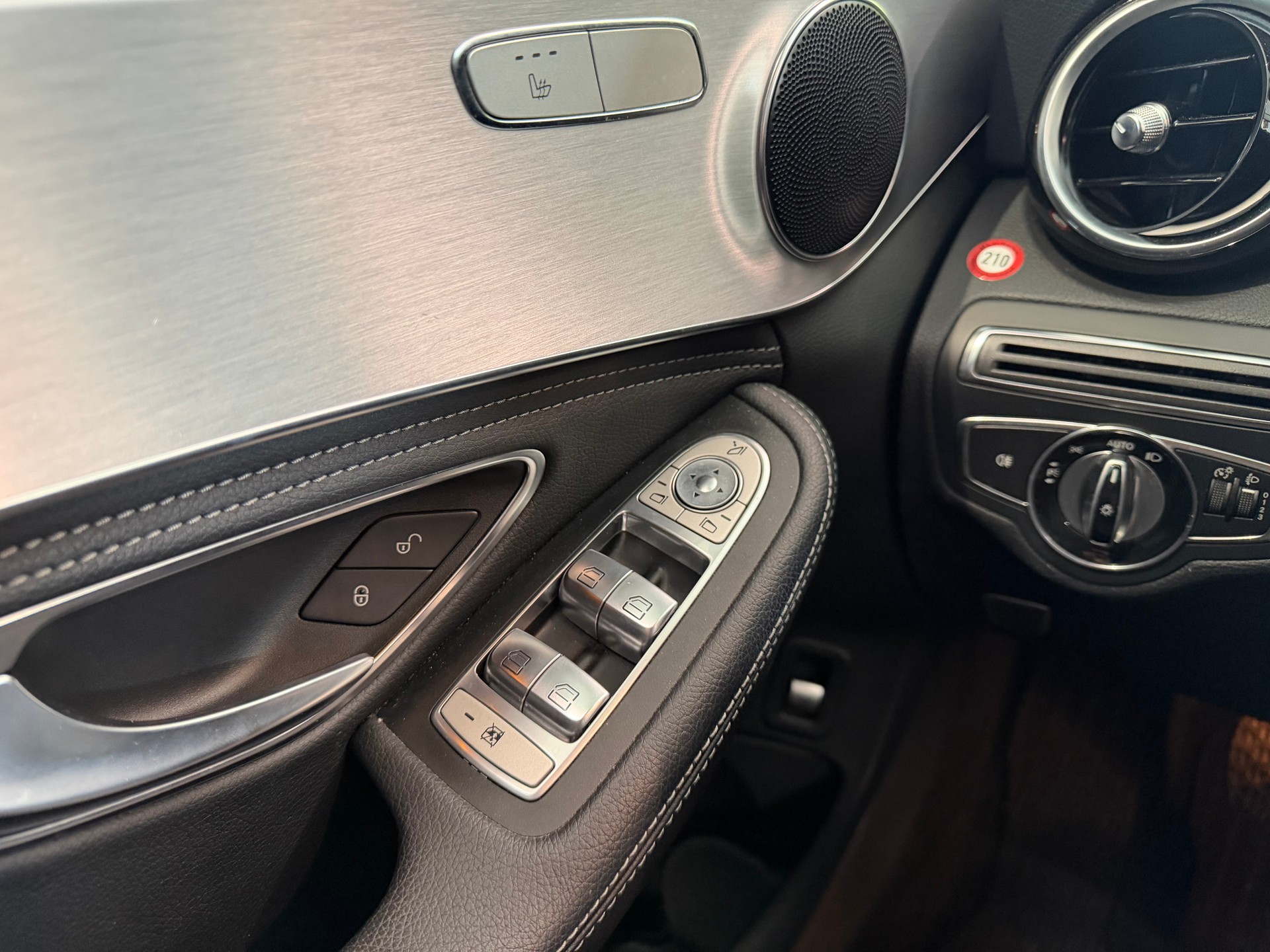 MERCEDES-BENZ C 200 Avantgarde-image-13