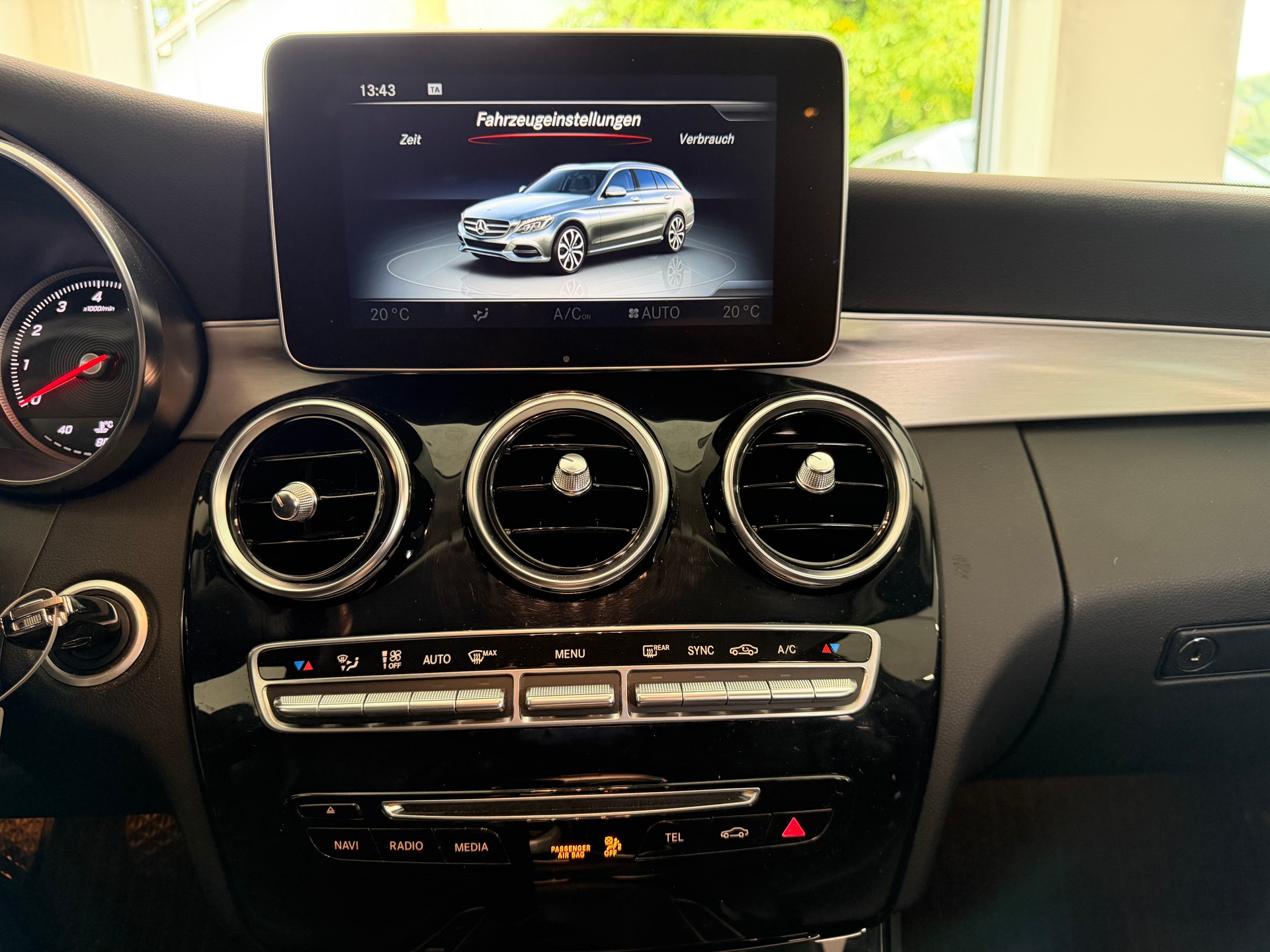 MERCEDES-BENZ C 200 Avantgarde-image-11