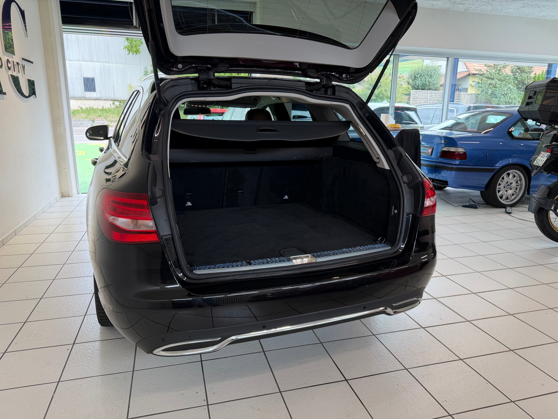 MERCEDES-BENZ C 200 Avantgarde-image-6