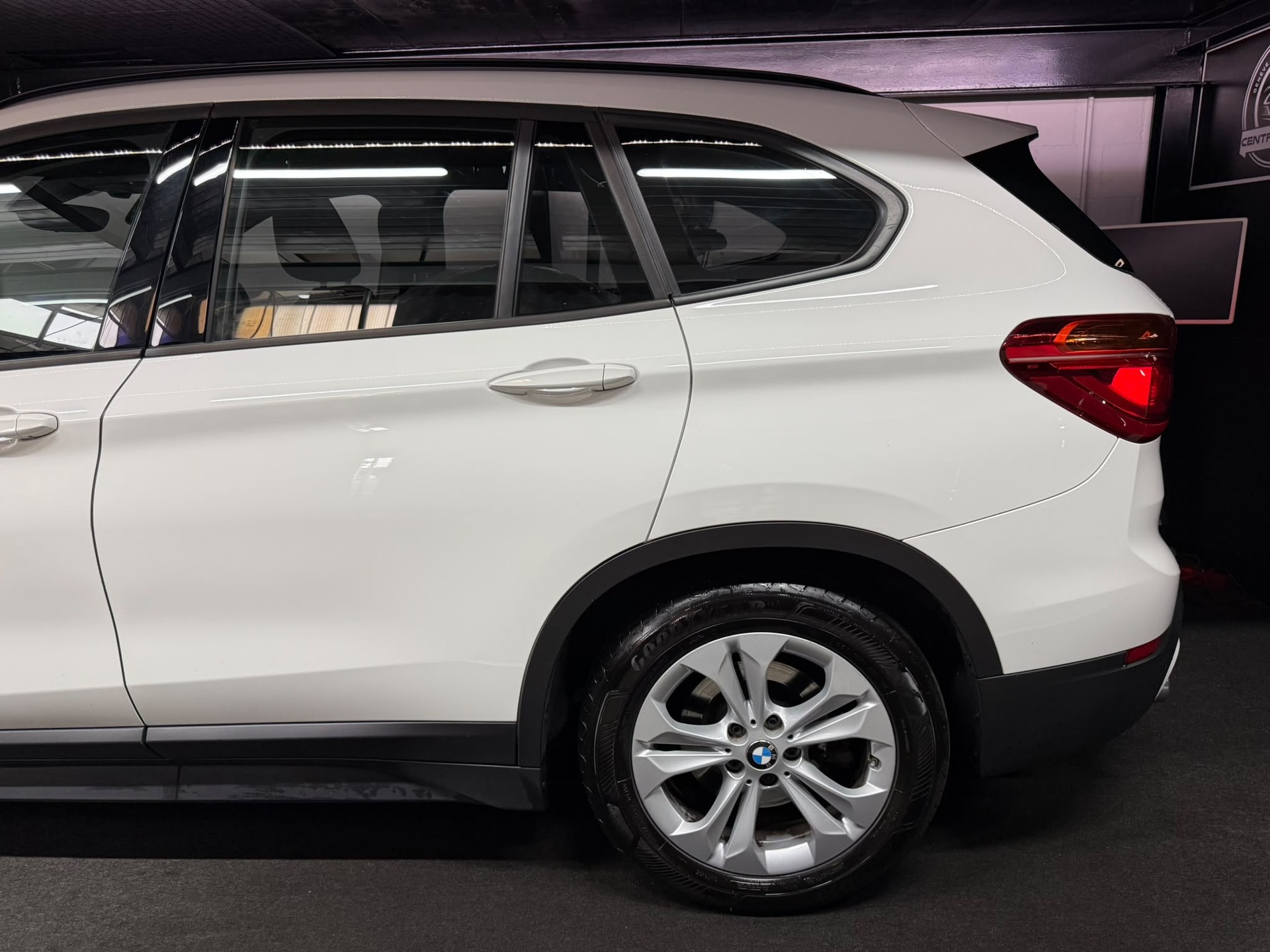 BMW X1 xDrive 25e Travel Edition Steptronic-image-8