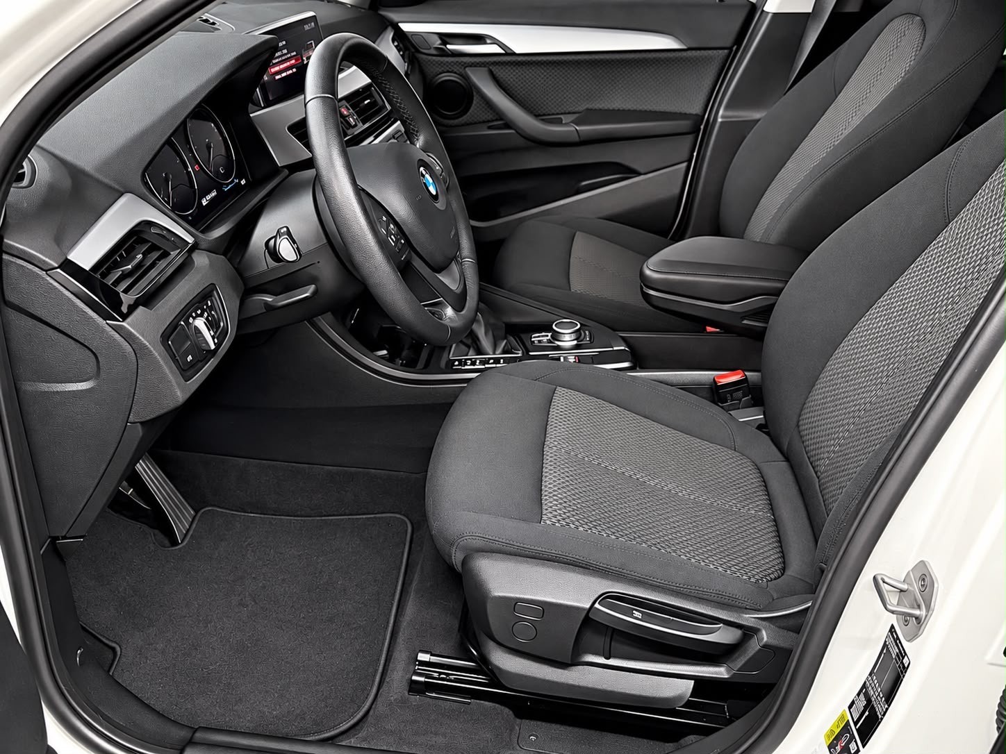 BMW X1 xDrive 25e Travel Edition Steptronic-image-10