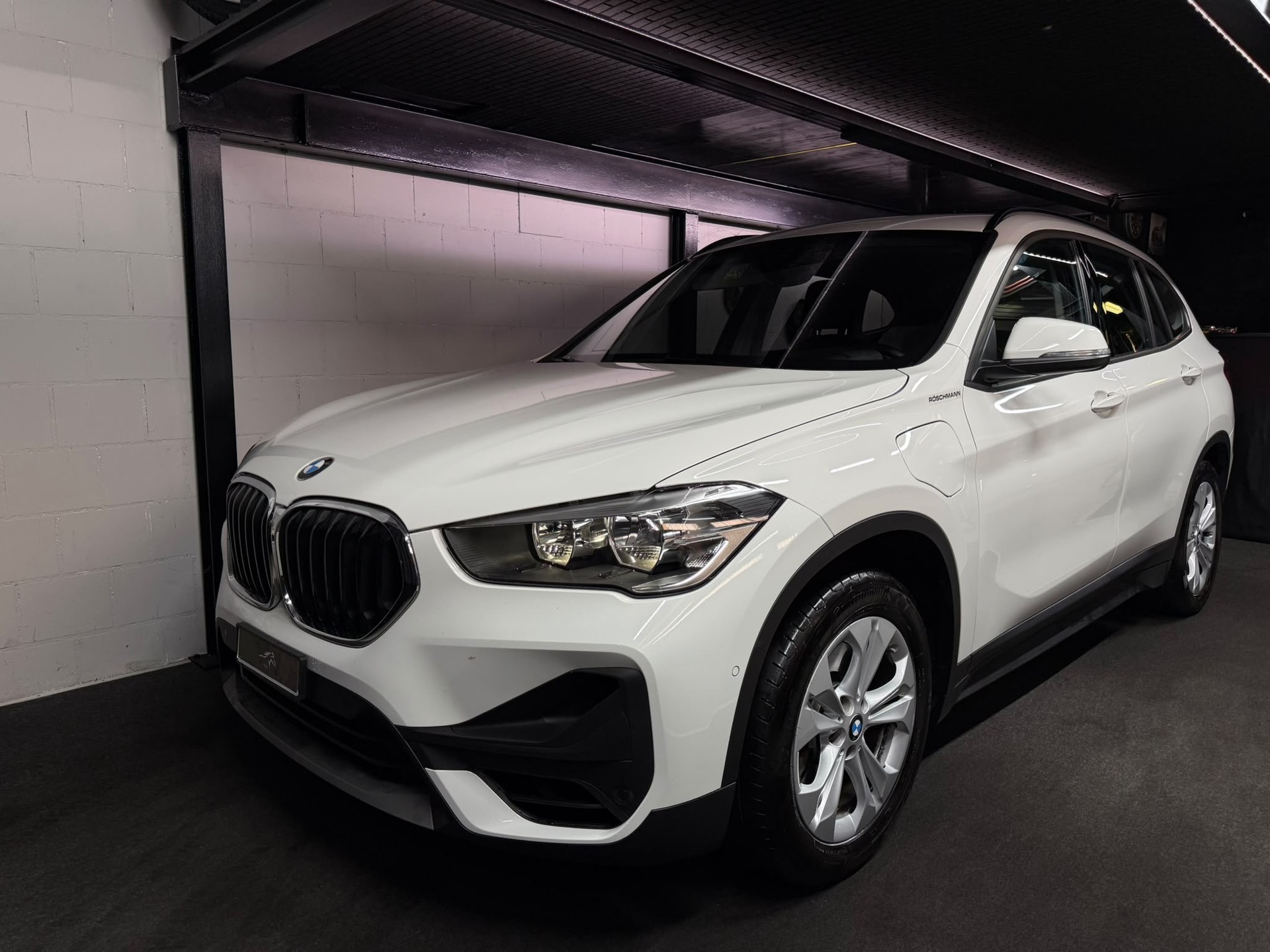 BMW X1 xDrive 25e Travel Edition Steptronic-image-1