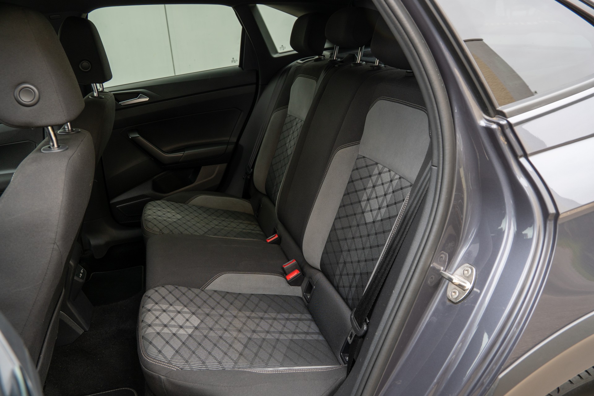 VW Taigo 1.0 TSI R-Line DSG-image-21