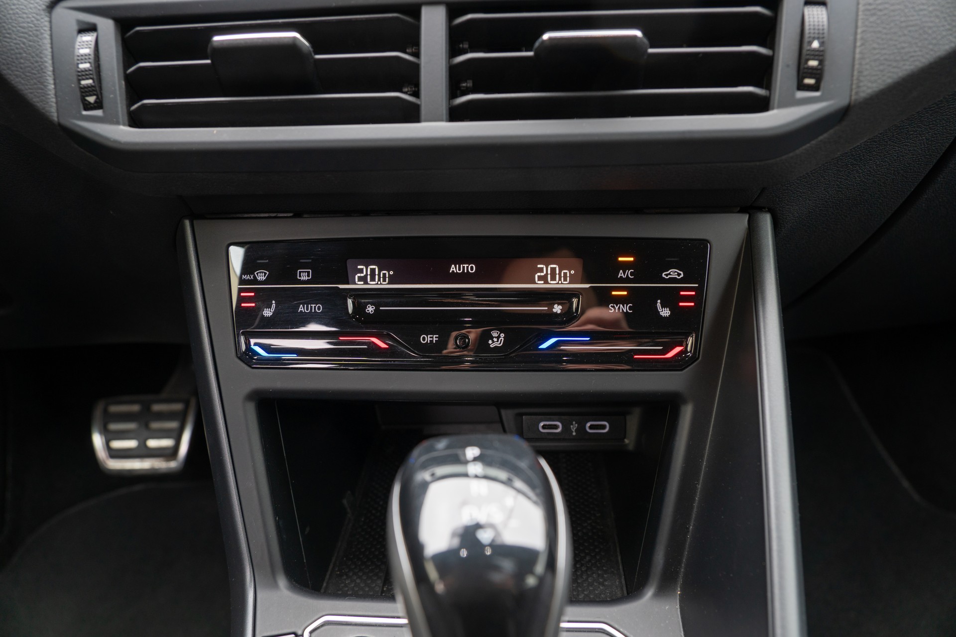 VW Taigo 1.0 TSI R-Line DSG-image-13