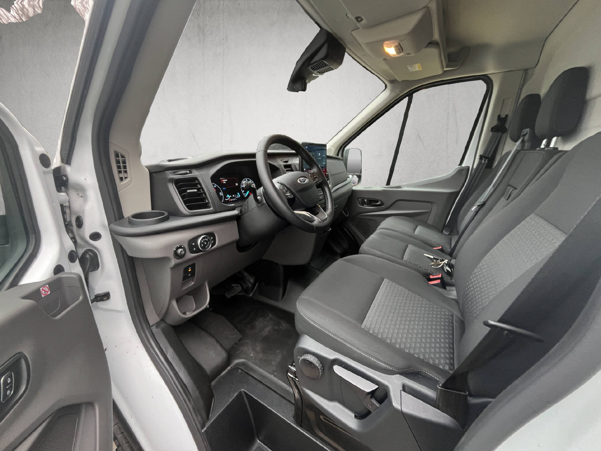 FORD E-Transit Van 350 L2H2 67kWh Trend-image-24