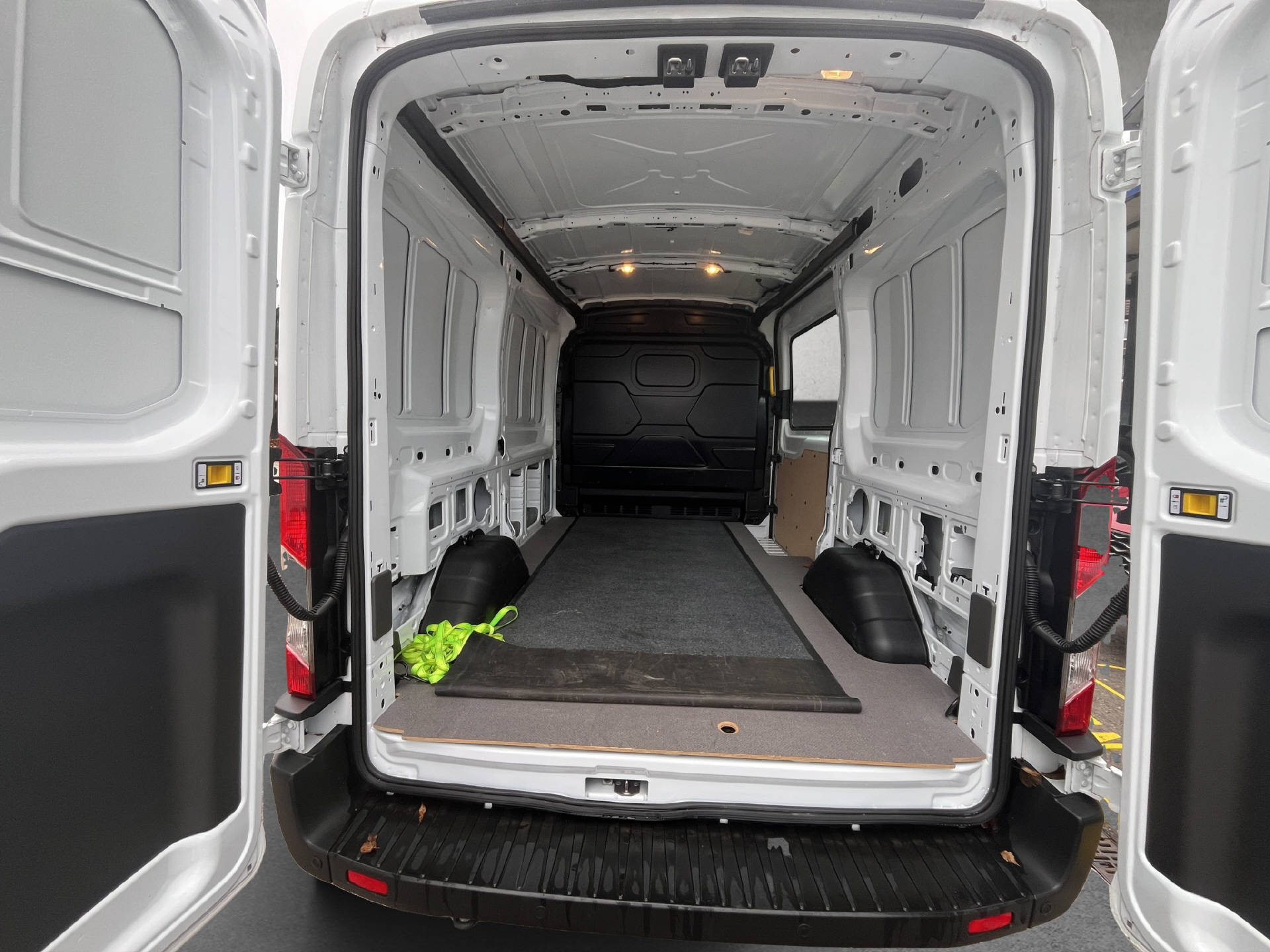 FORD E-Transit Van 350 L2H2 67kWh Trend-image-13