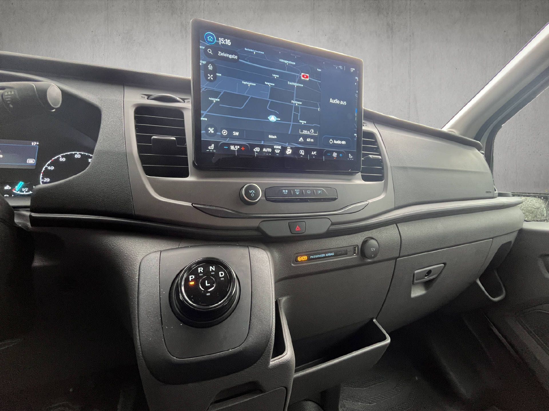 FORD E-Transit Van 350 L2H2 67kWh Trend-image-30