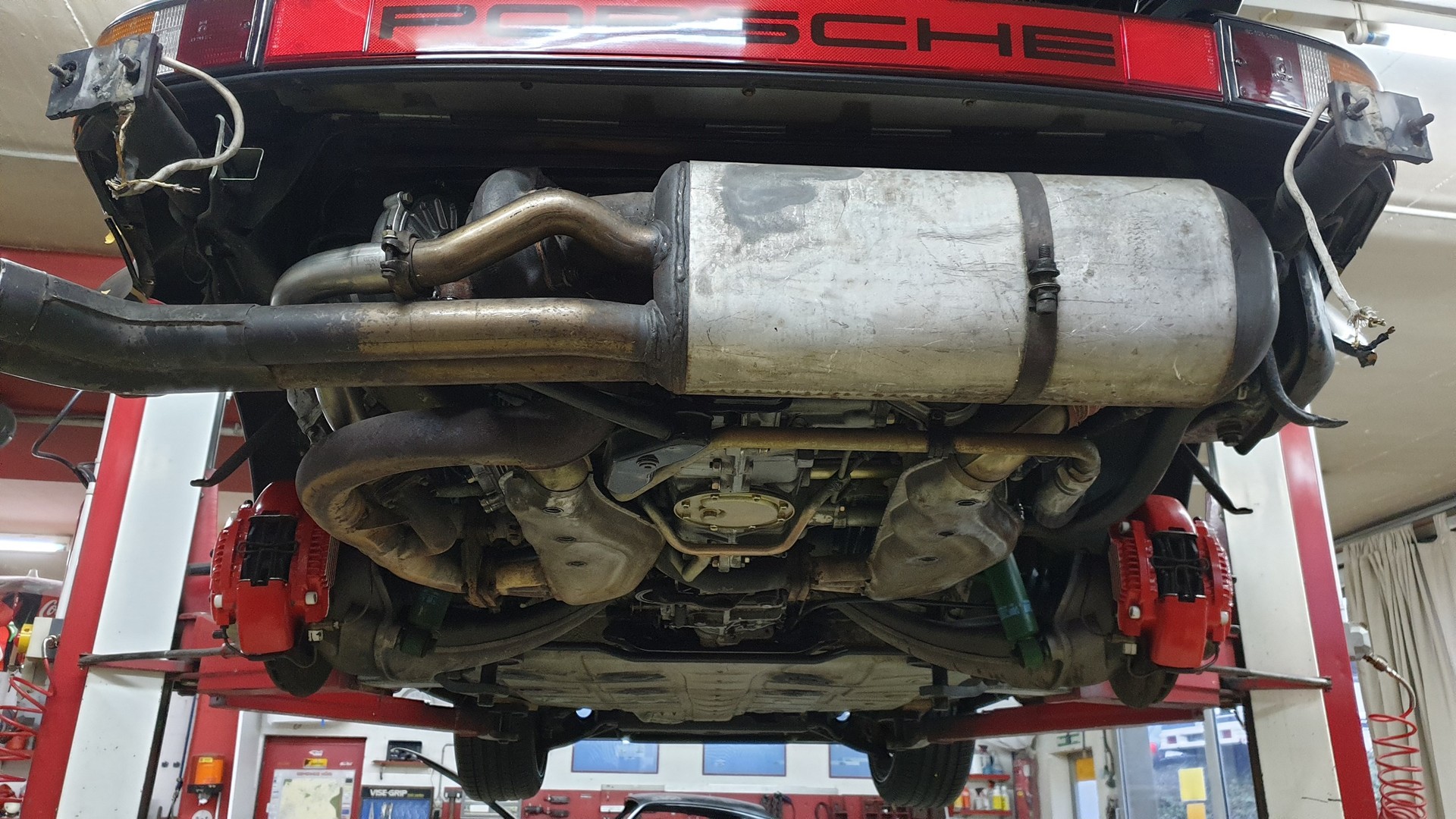 PORSCHE 911 Turbo 3.3-image-14