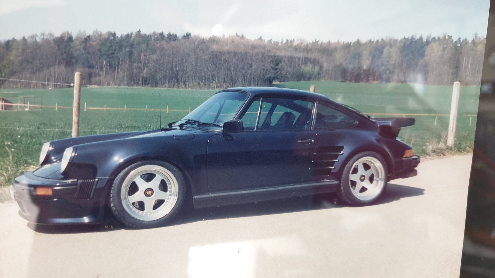 PORSCHE 911 Turbo 3.3-image-16