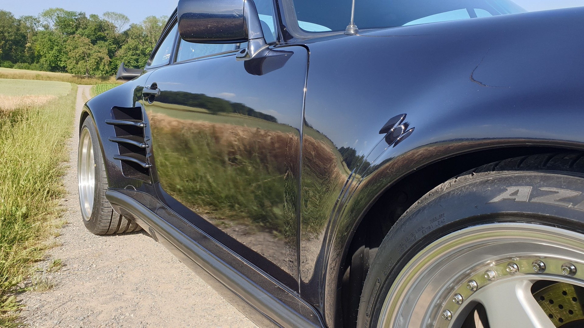 PORSCHE 911 Turbo 3.3-image-5
