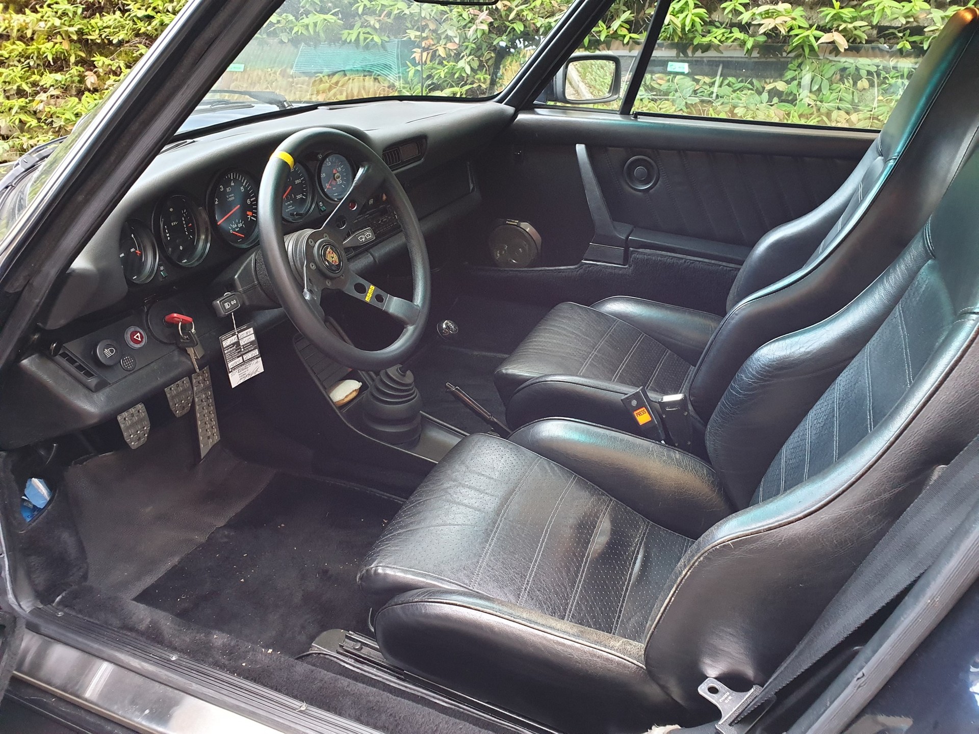 PORSCHE 911 Turbo 3.3-image-8