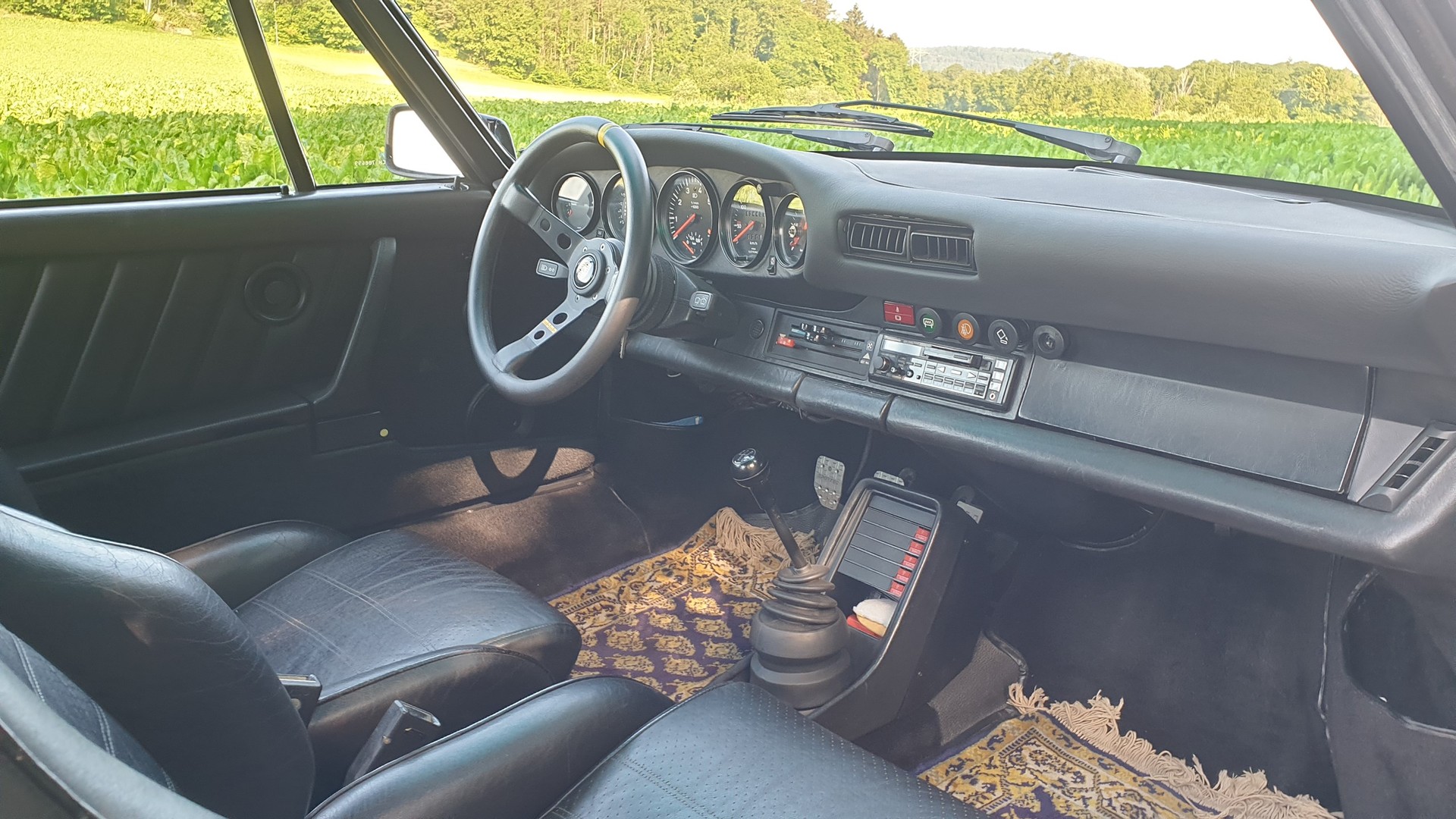 PORSCHE 911 Turbo 3.3-image-9
