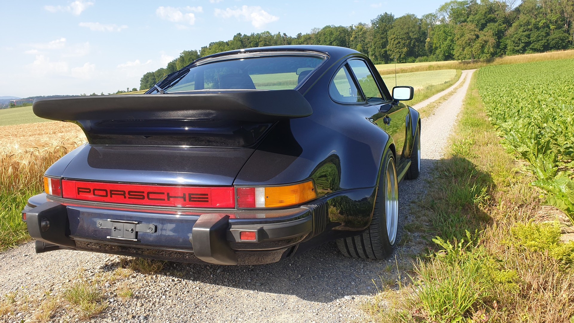 PORSCHE 911 Turbo 3.3-image-1