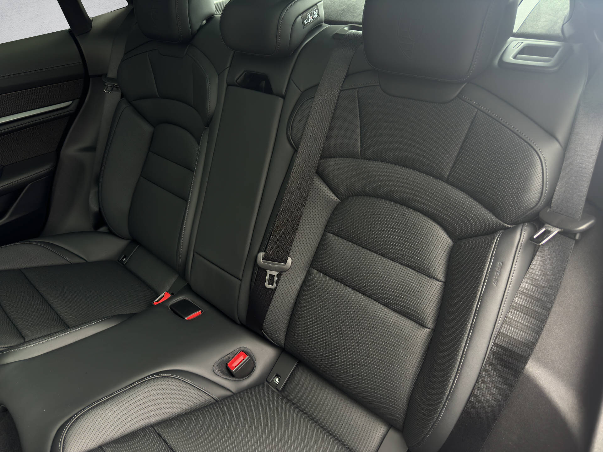 PORSCHE Taycan Turbo S-image-12
