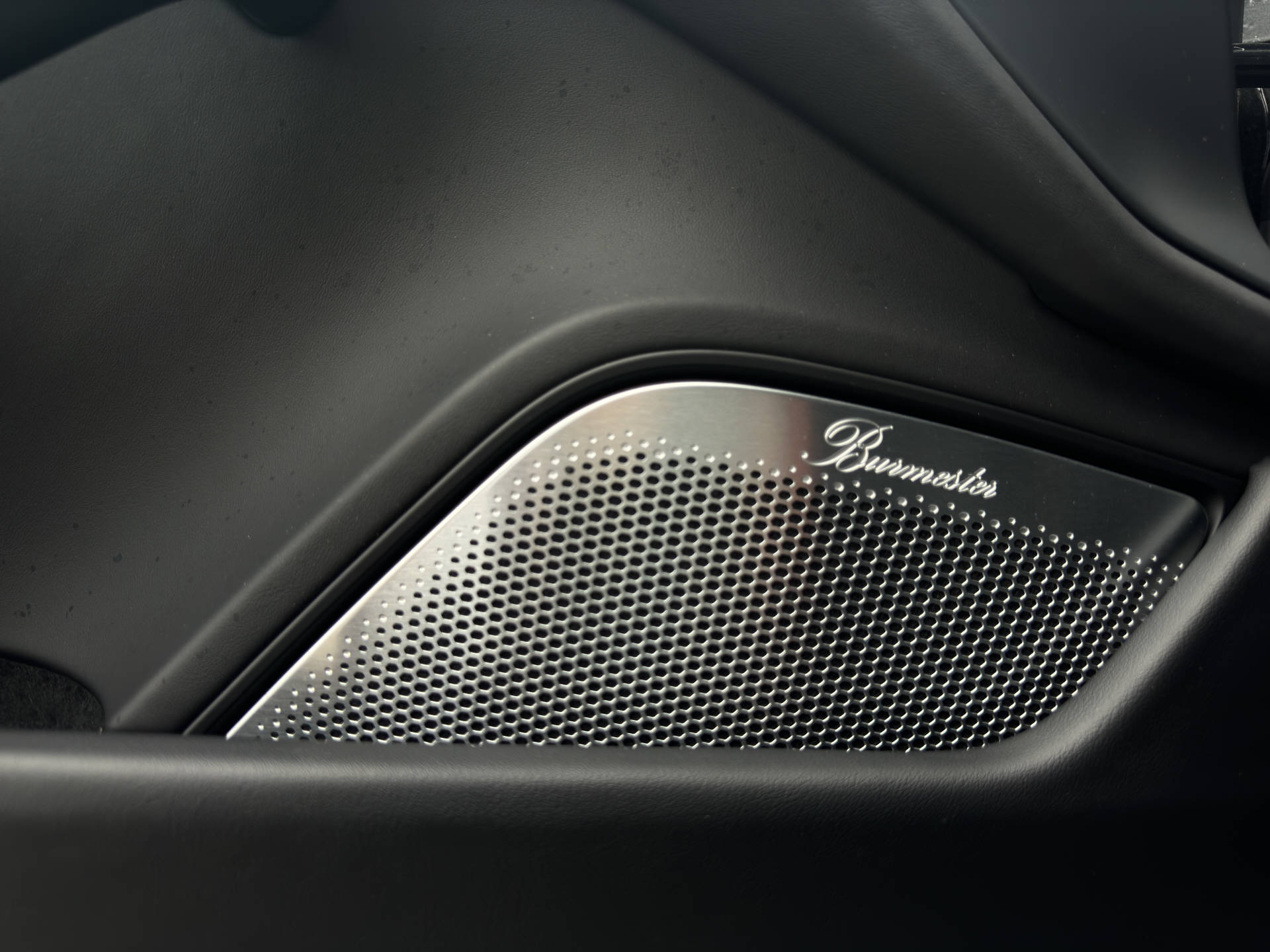 PORSCHE Taycan Turbo S-image-10