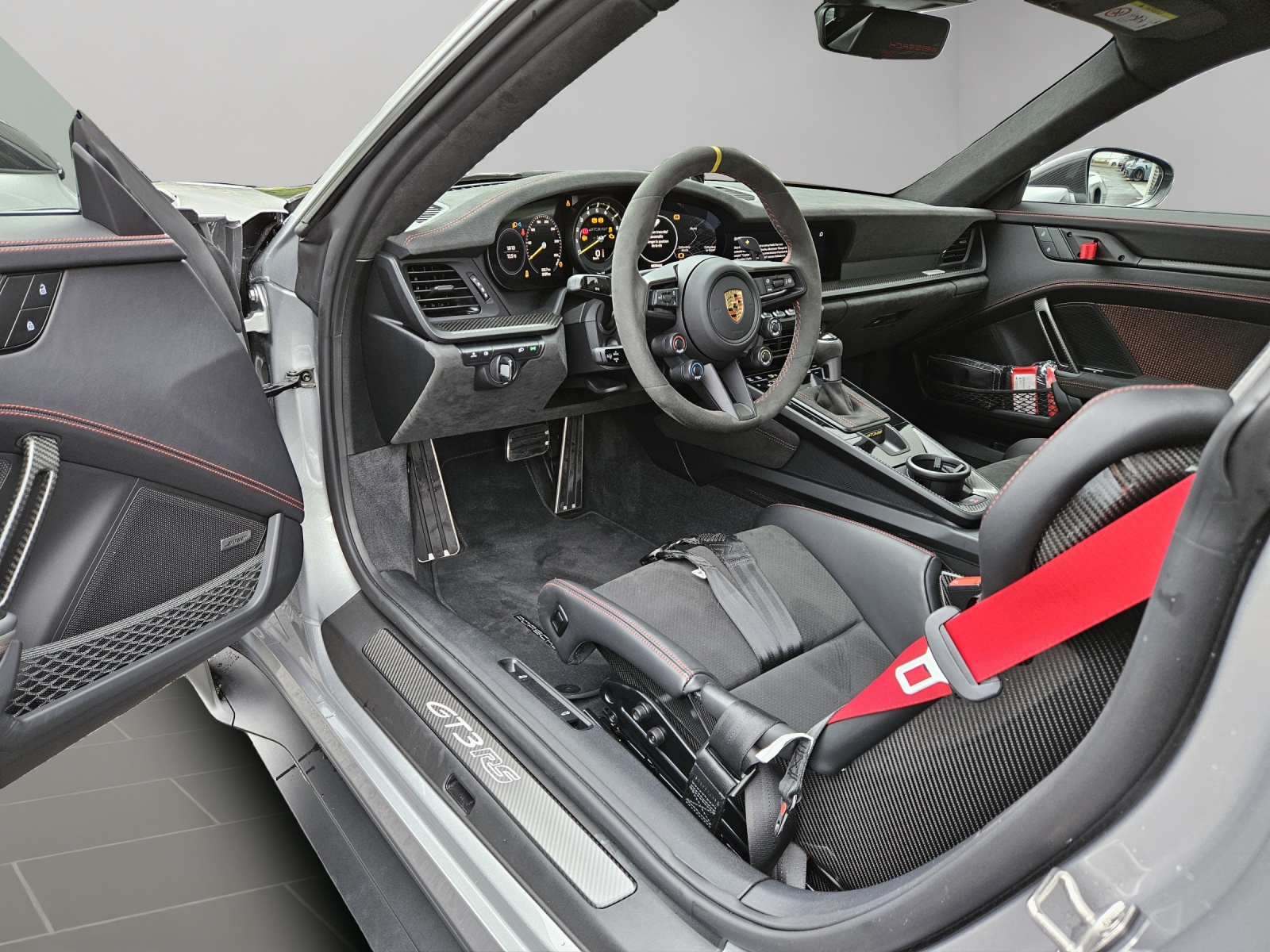 PORSCHE 911 GT3 RS-image-7