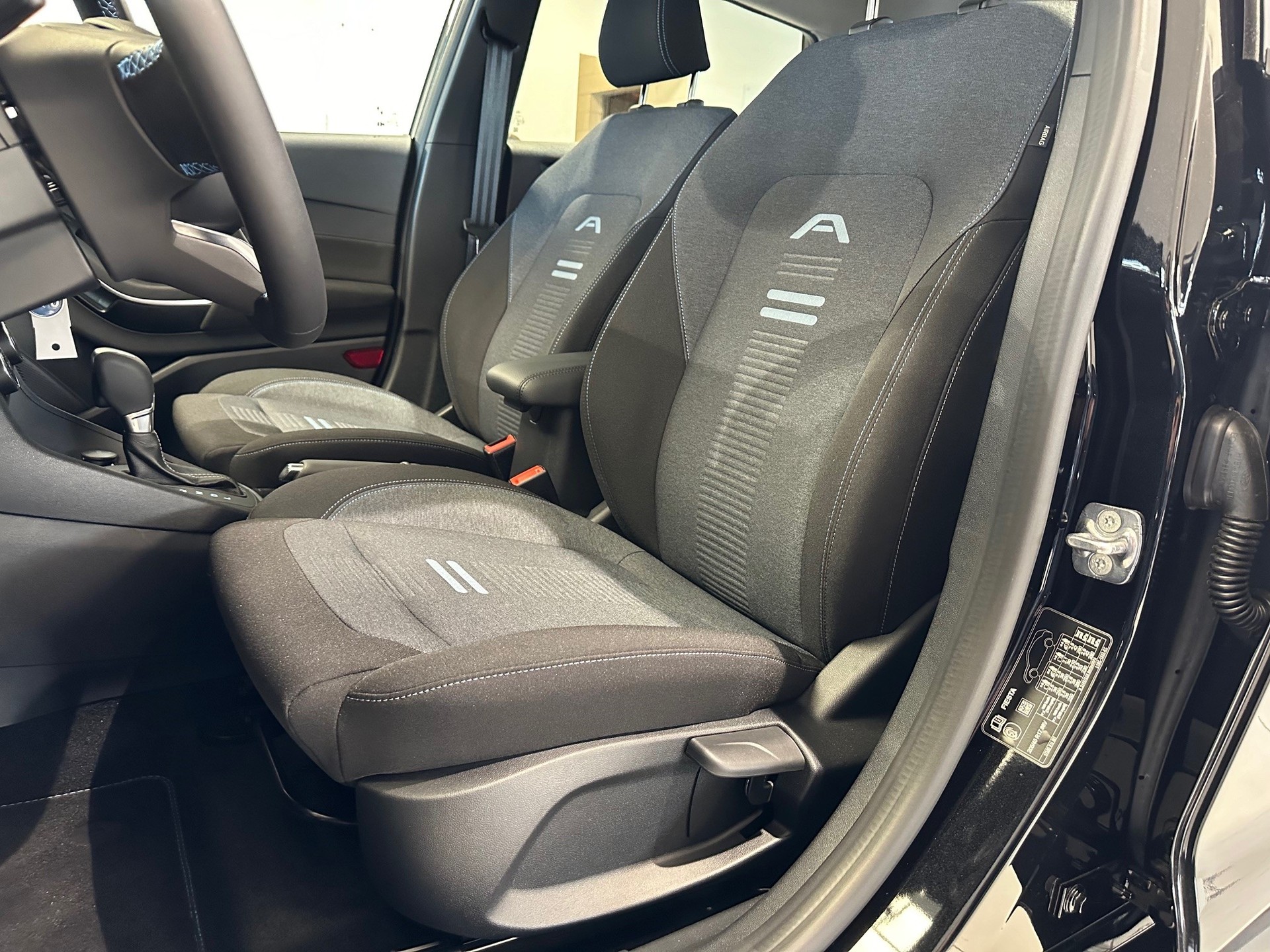 FORD Fiesta 1.0 EcoB Hybrid Active-image-8