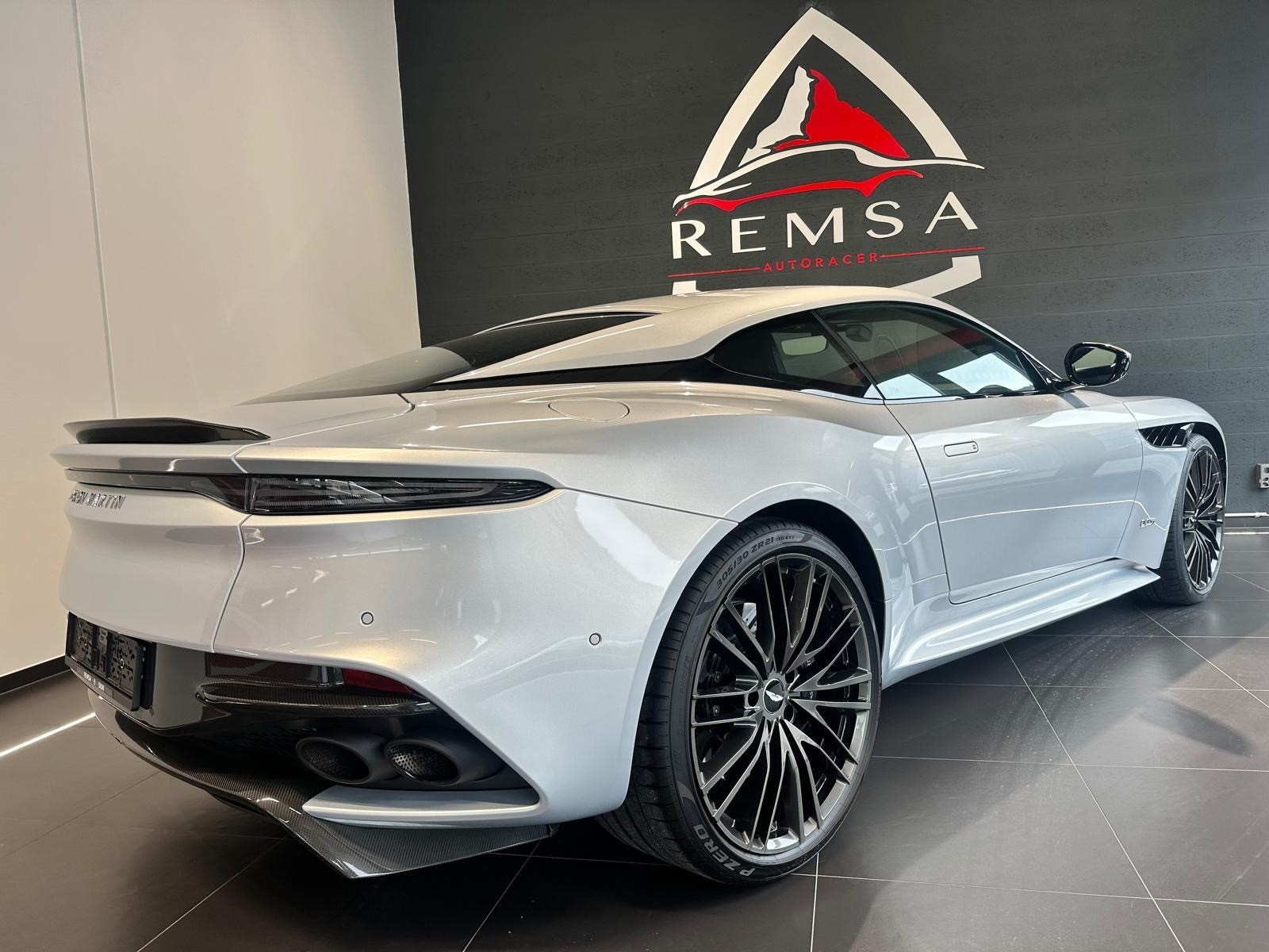 ASTON MARTIN DBS Coupé Superleggera-image-5