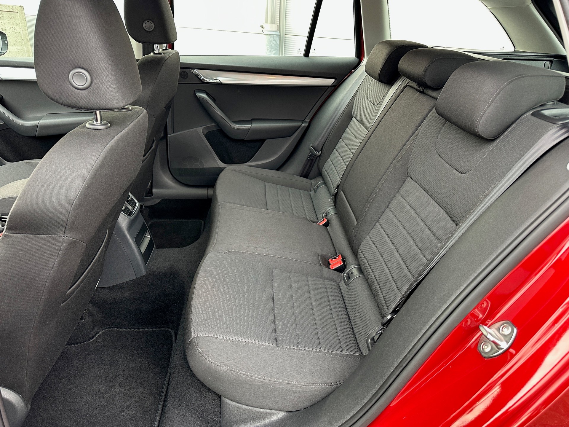 SKODA Octavia Combi 1.8 TSI Elegance 4x4 DSG-image-11