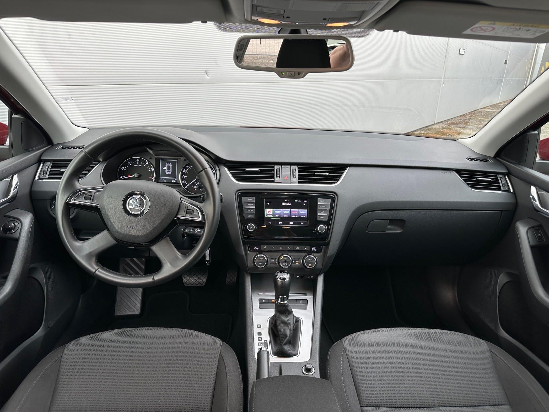 SKODA Octavia Combi 1.8 TSI Elegance 4x4 DSG-image-8