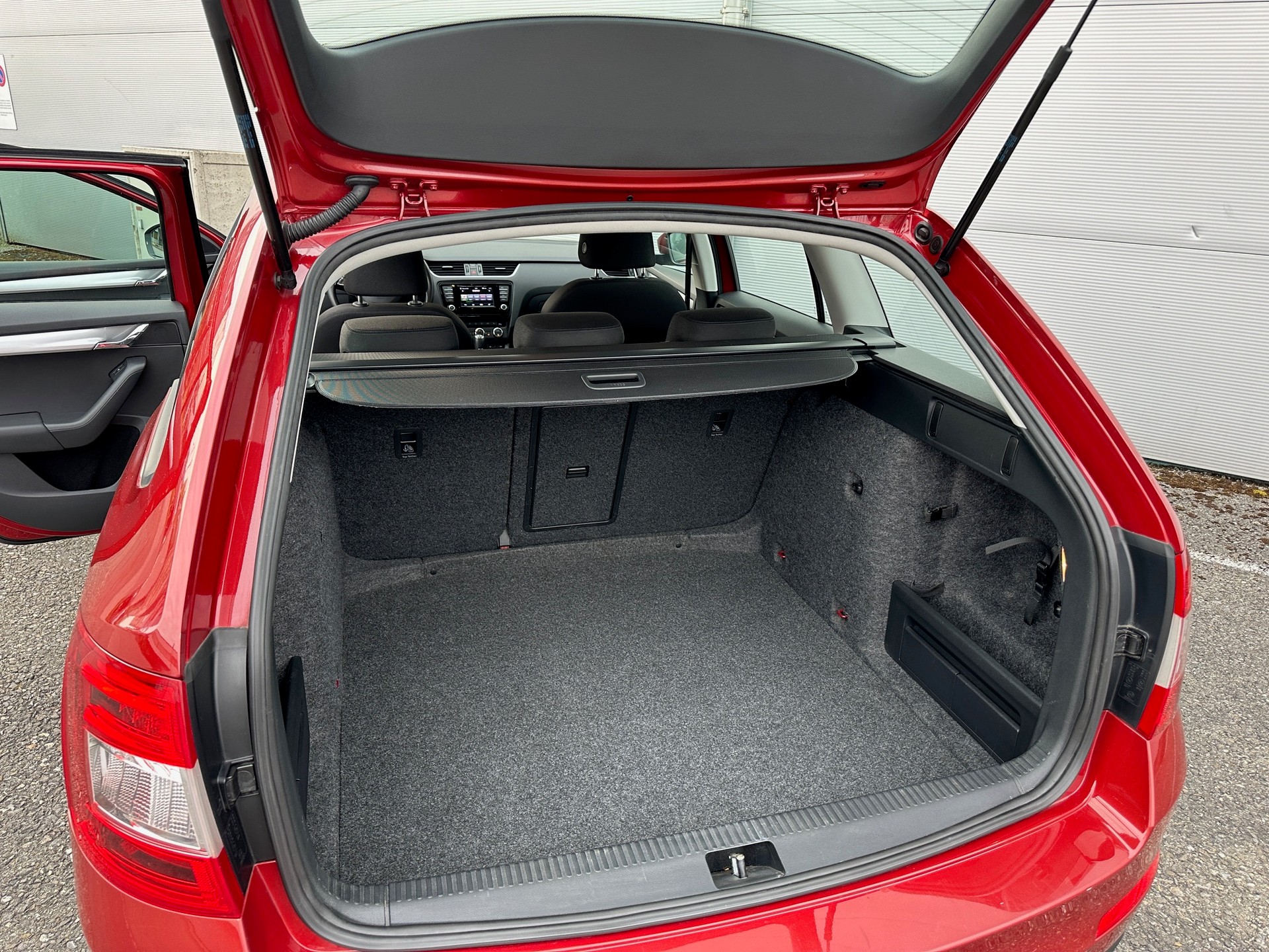 SKODA Octavia Combi 1.8 TSI Elegance 4x4 DSG-image-13
