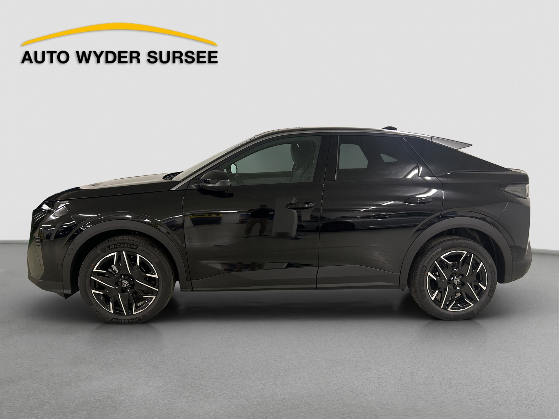 PEUGEOT 3008 1.2 Hybrid Allure Premium-image-2