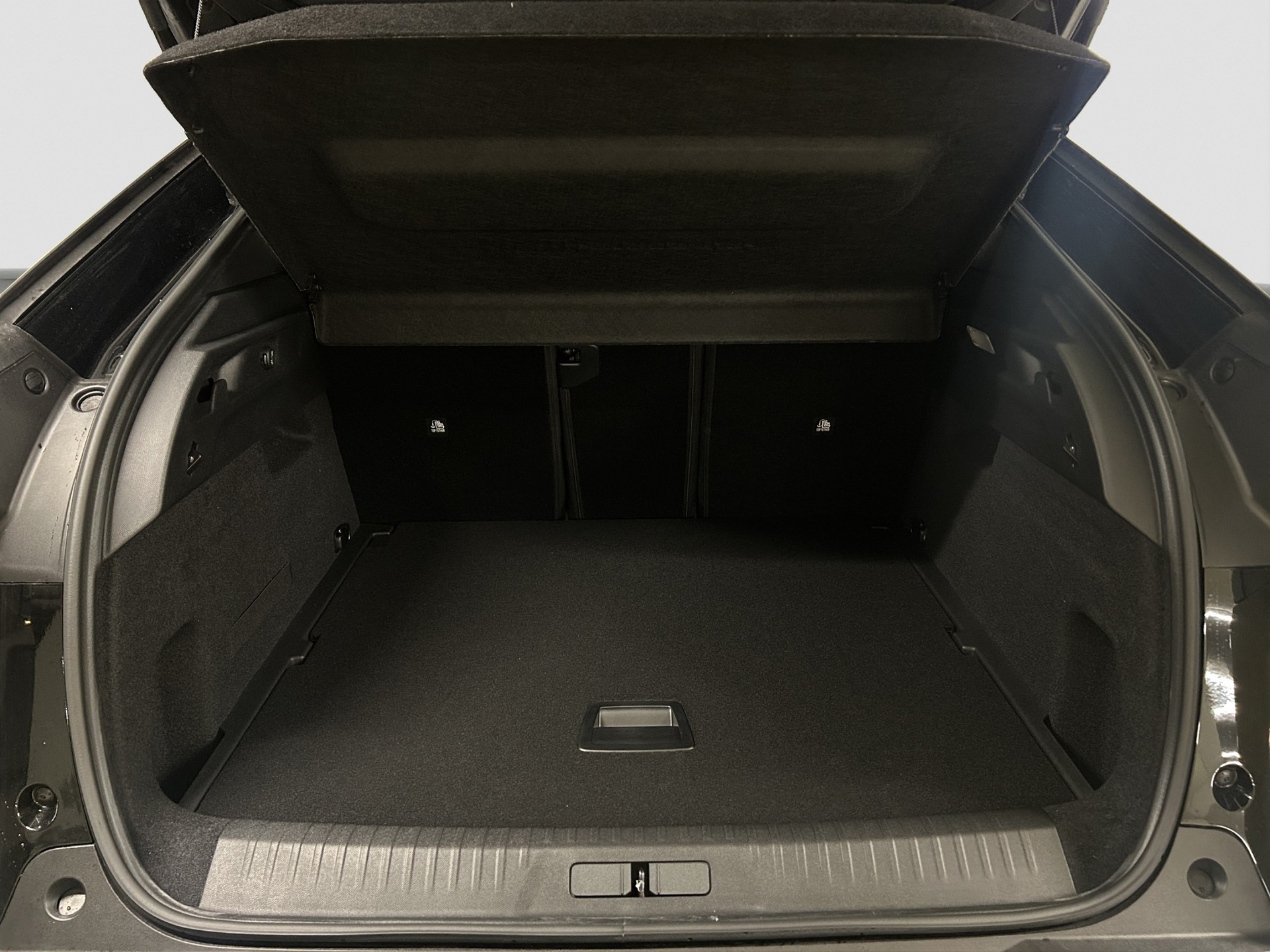 PEUGEOT 3008 1.2 Hybrid Allure Premium-image-15