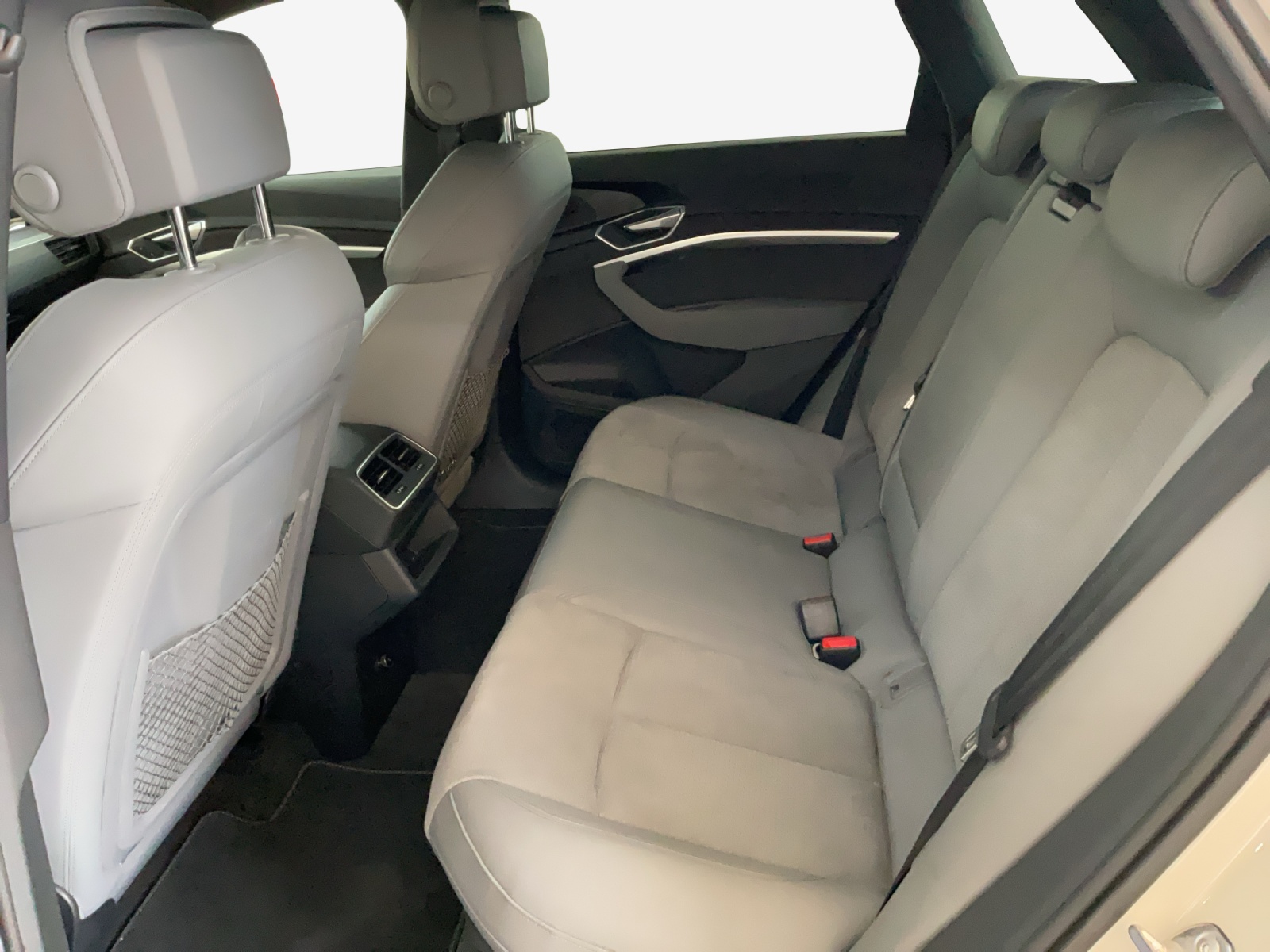 AUDI e-tron 55 Advanced quattro-image-11