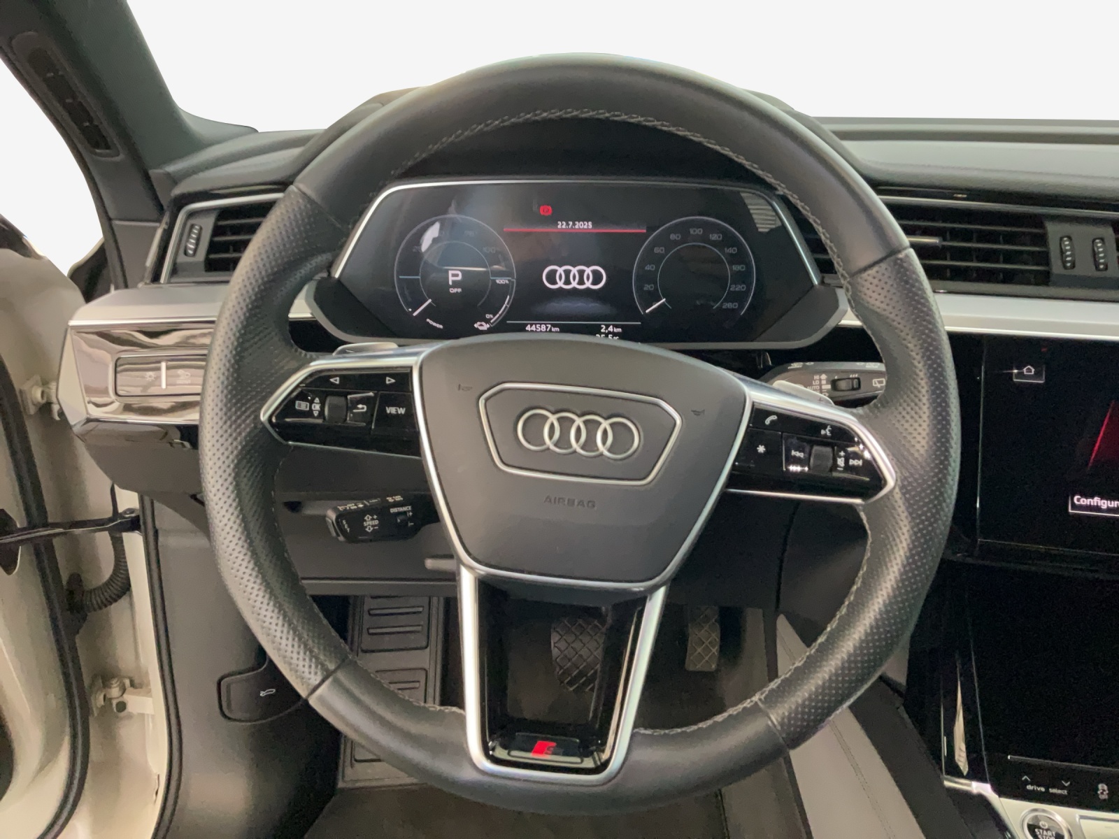 AUDI e-tron 55 Advanced quattro-image-9