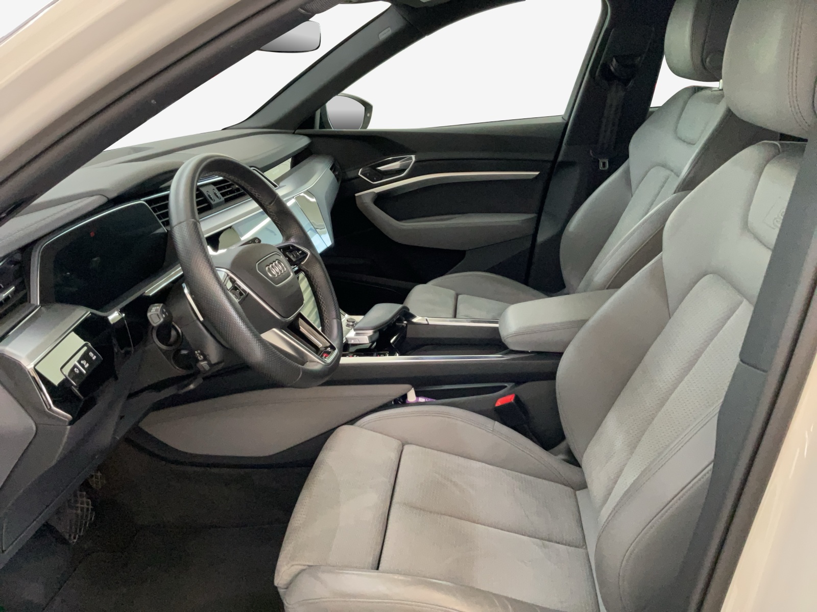 AUDI e-tron 55 Advanced quattro-image-7