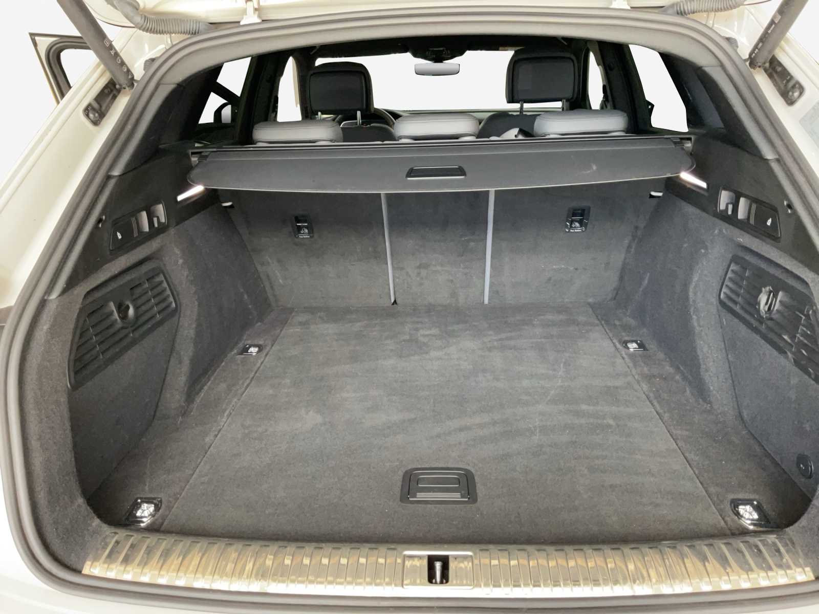 AUDI e-tron 55 Advanced quattro-image-12