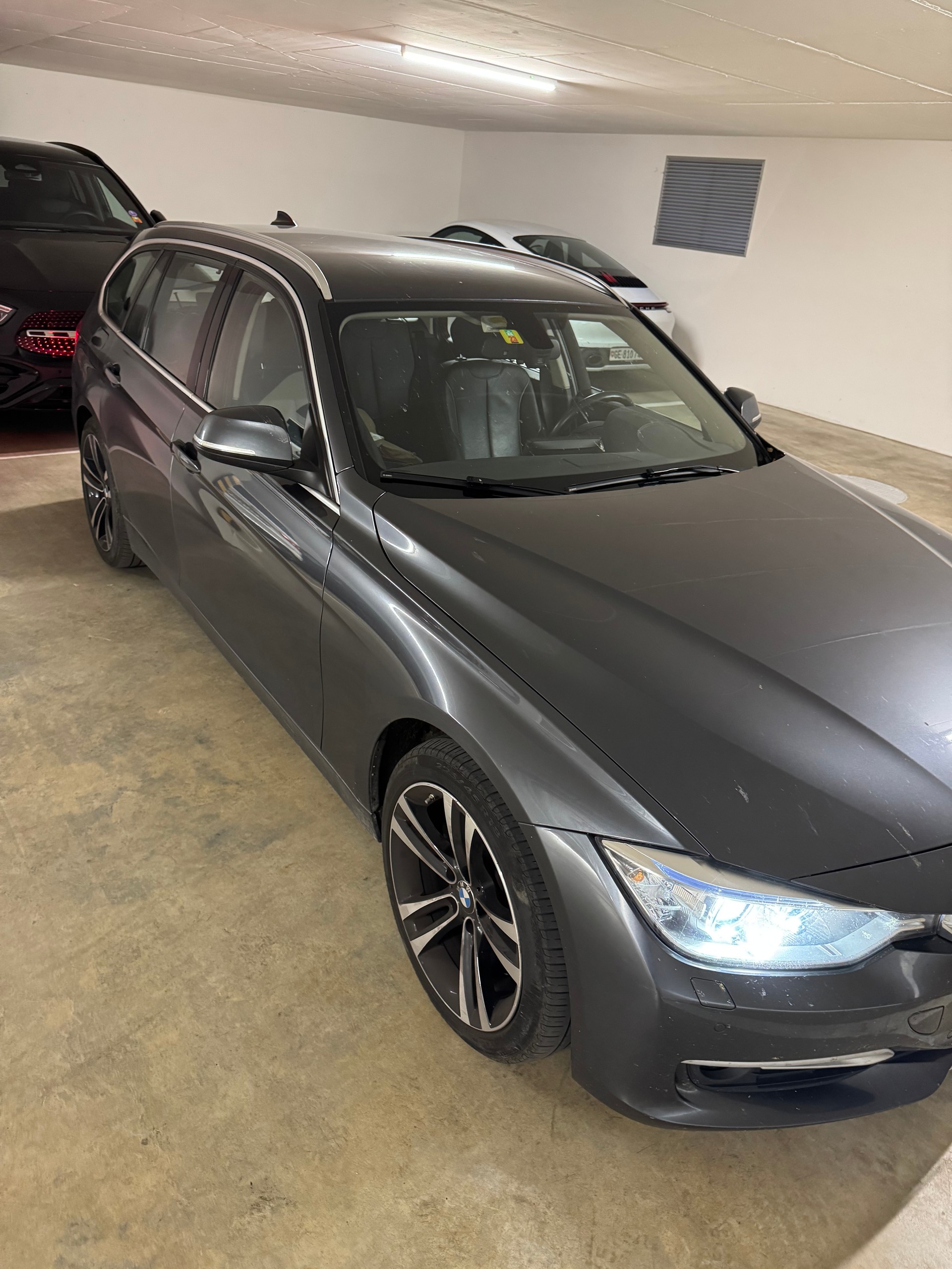 BMW 330d Touring Modern Line Steptronic-image-1