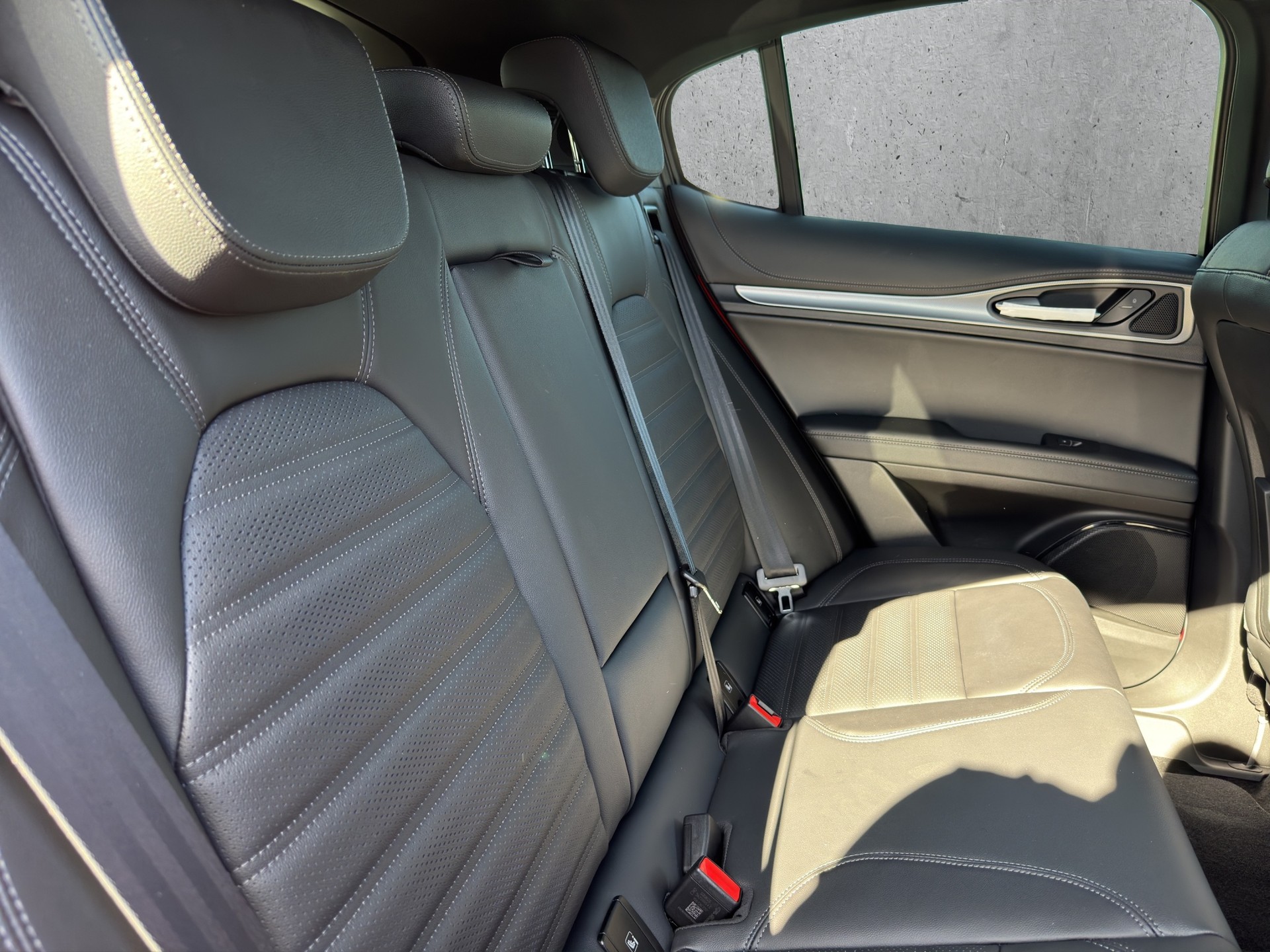 ALFA ROMEO STELVIO 2.0 Q4 280 Veloce-image-12