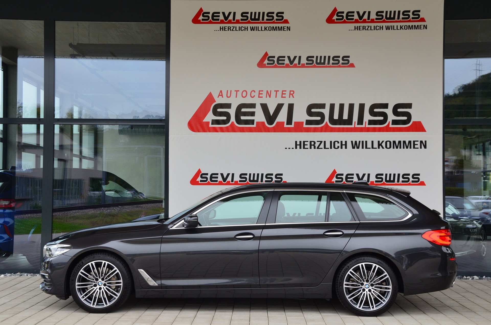 BMW 530i Touring Steptronic*Frisch ab MFK,1 Jahr oder 20'000km Garantie*-image-7