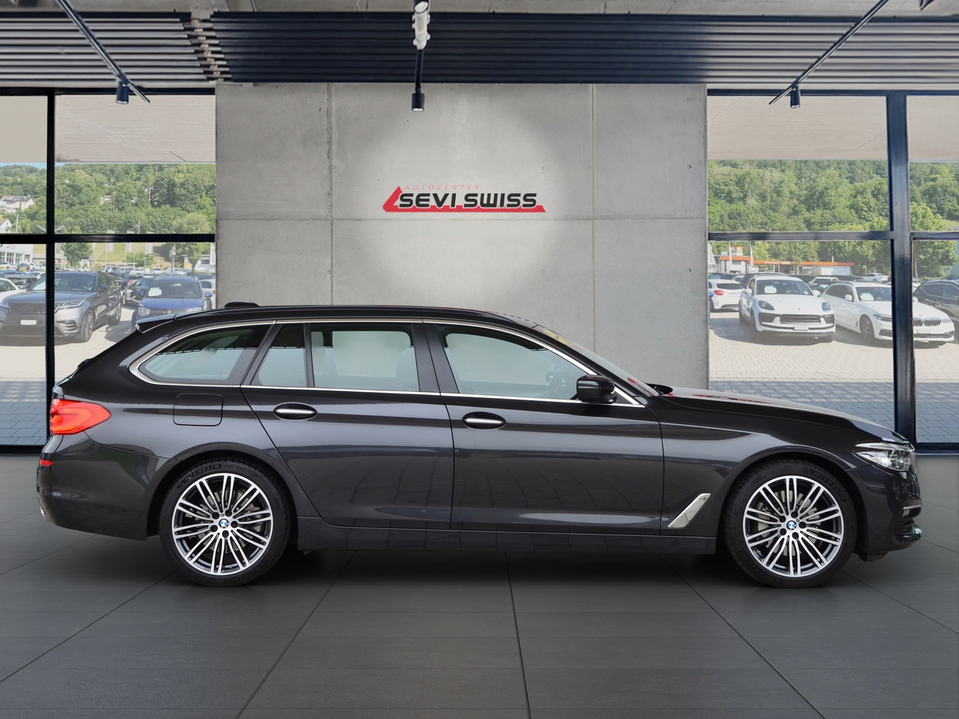 BMW 530i Touring Steptronic*Frisch ab MFK,1 Jahr oder 20'000km Garantie*-showroom-element-1