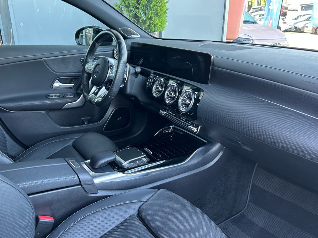 MERCEDES-BENZ A 35 AMG 4Matic Speedshift-image-13