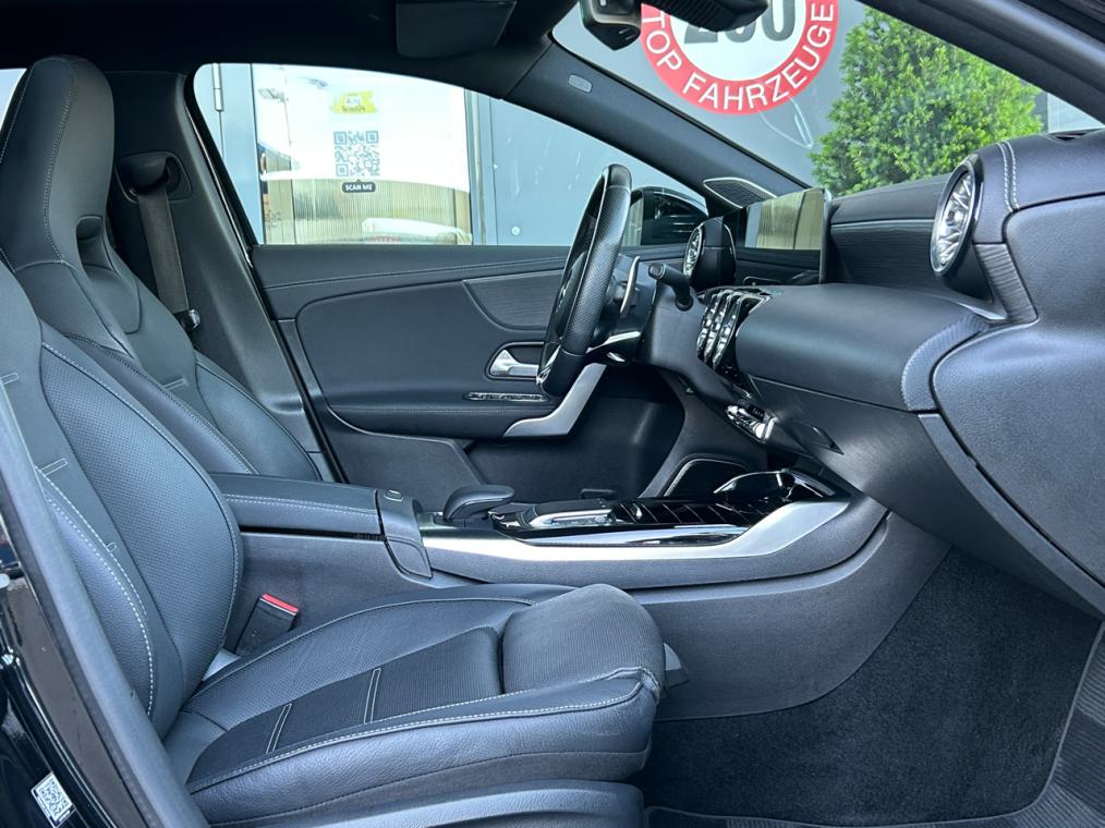 MERCEDES-BENZ A 35 AMG 4Matic Speedshift-image-14