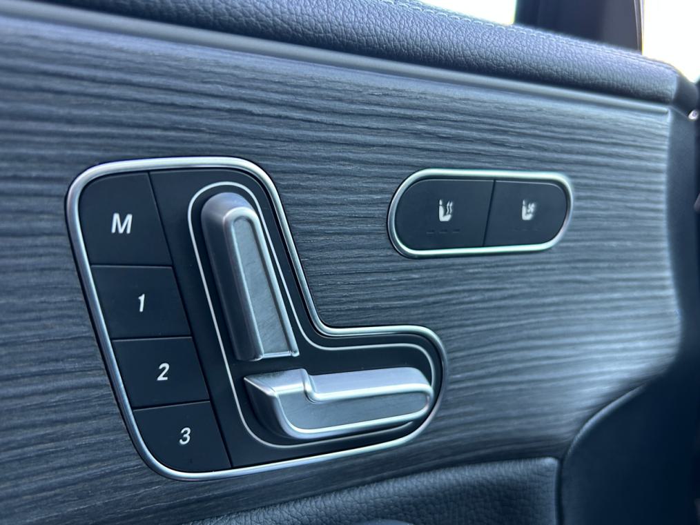 MERCEDES-BENZ A 35 AMG 4Matic Speedshift-image-6