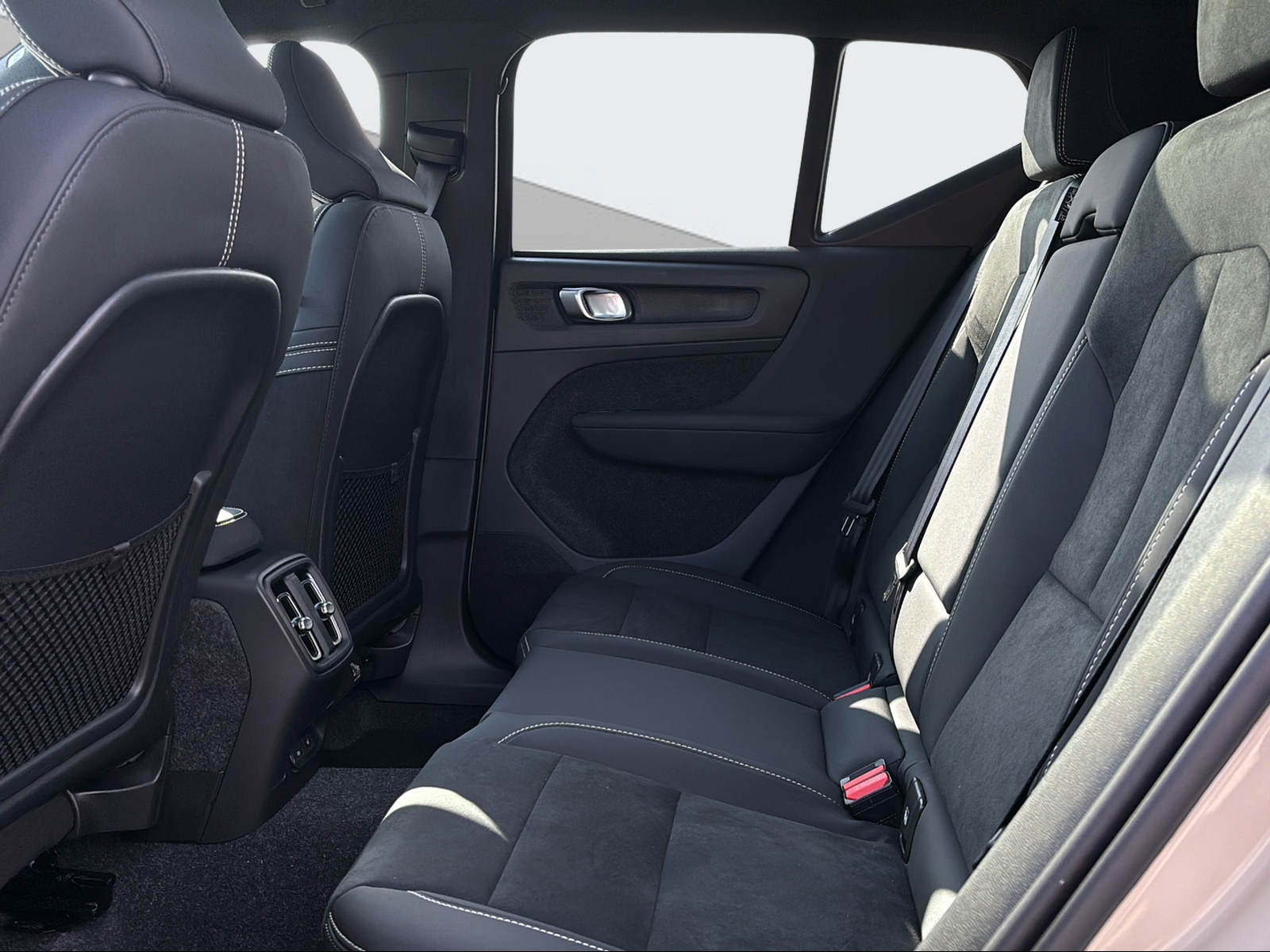VOLVO EX40 Twin Ultra AWD-image-13