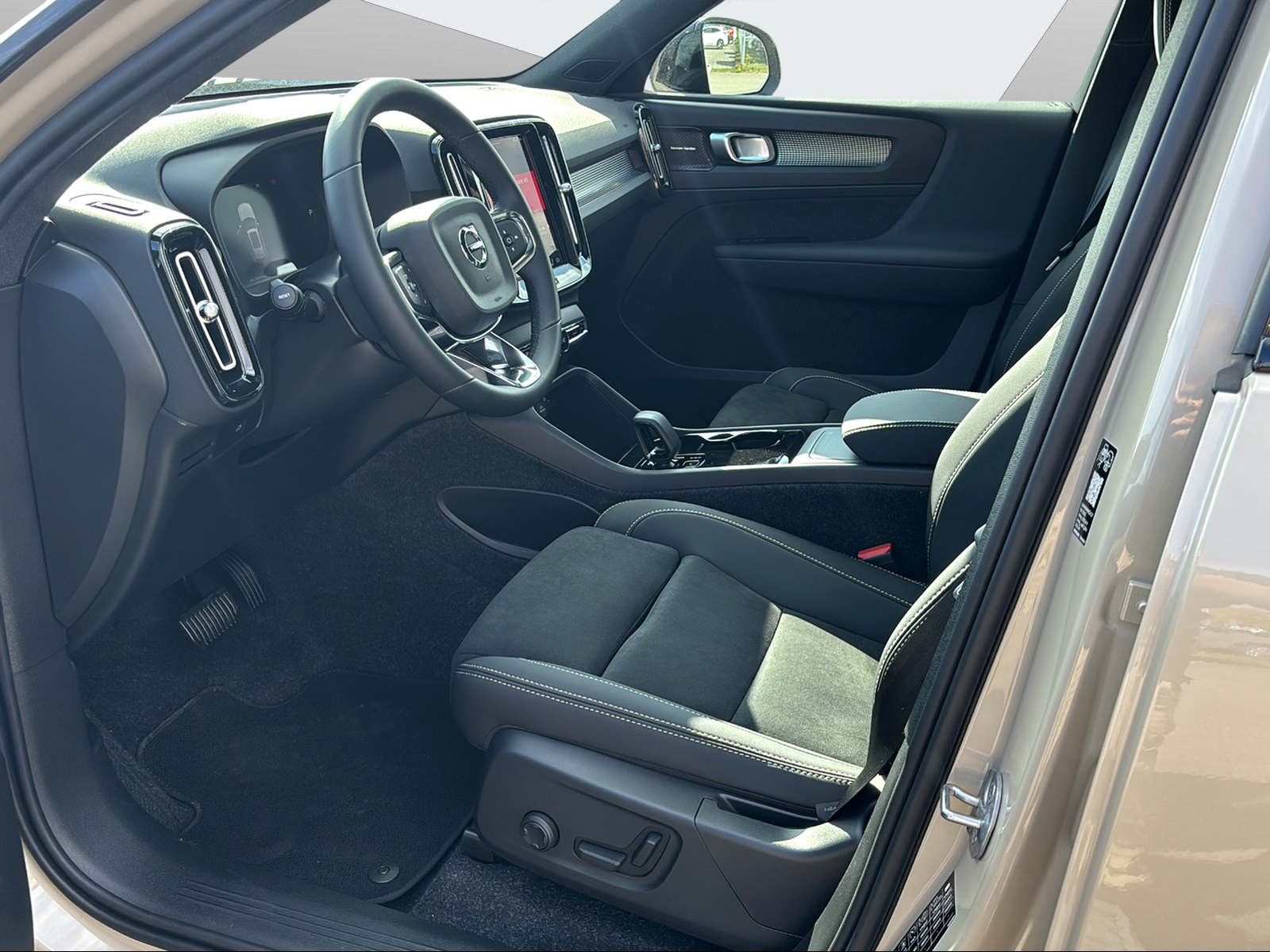 VOLVO EX40 Twin Ultra AWD-image-9
