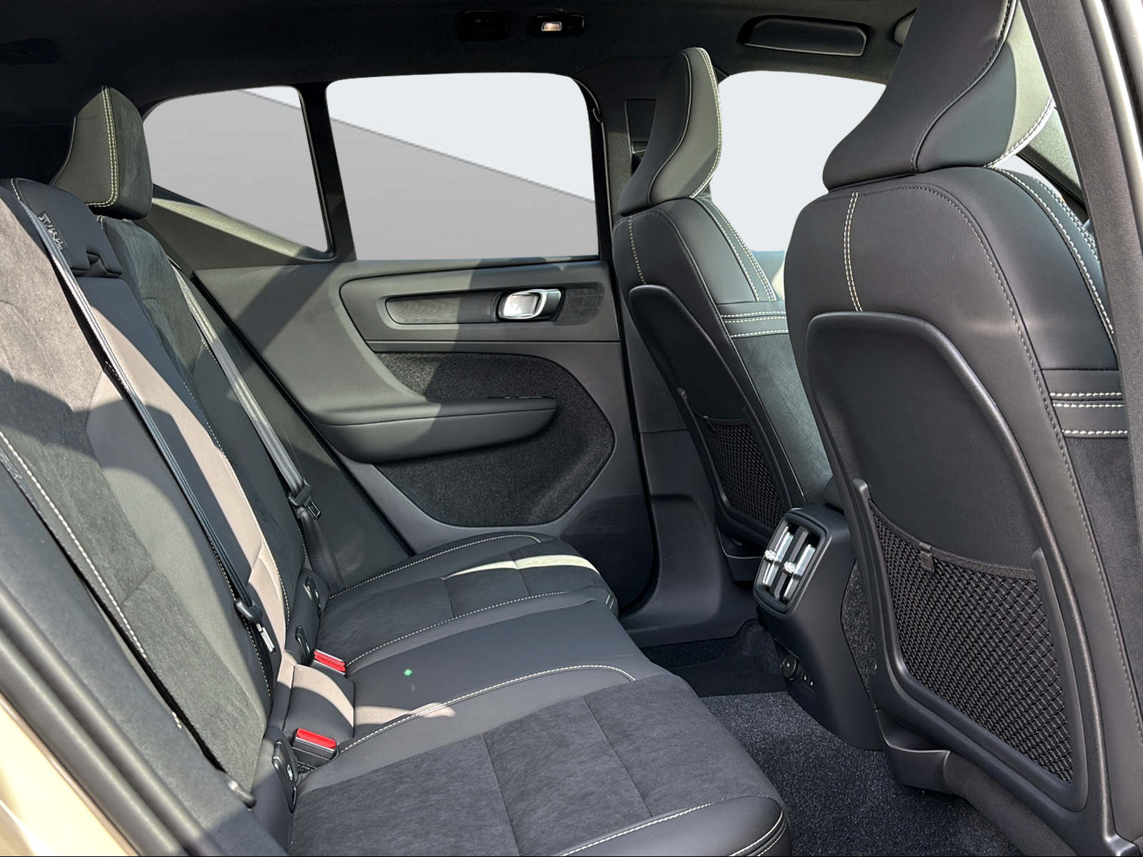 VOLVO EX40 Twin Ultra AWD-image-10