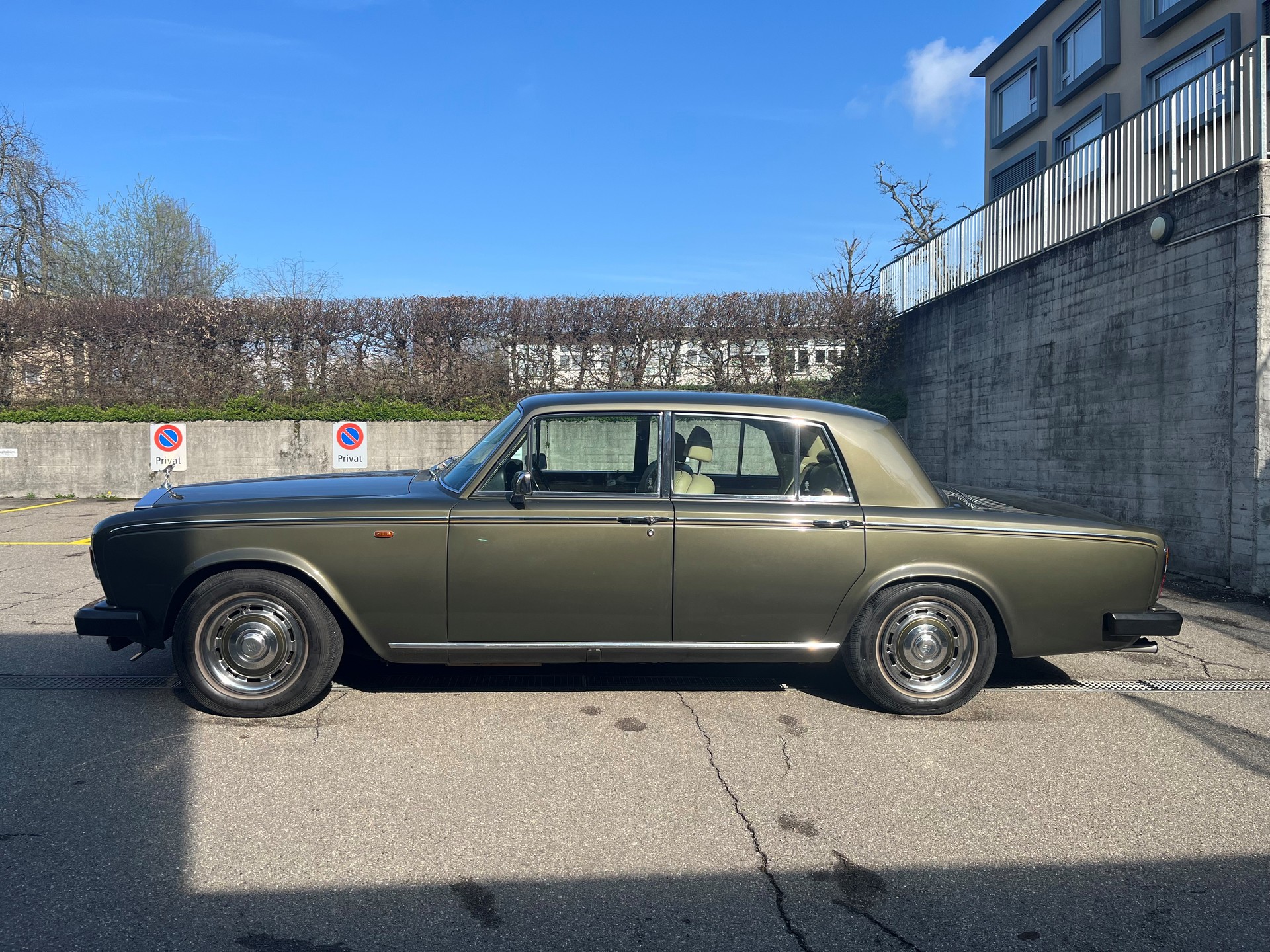 ROLLS-ROYCE Silver Shadow-image-1