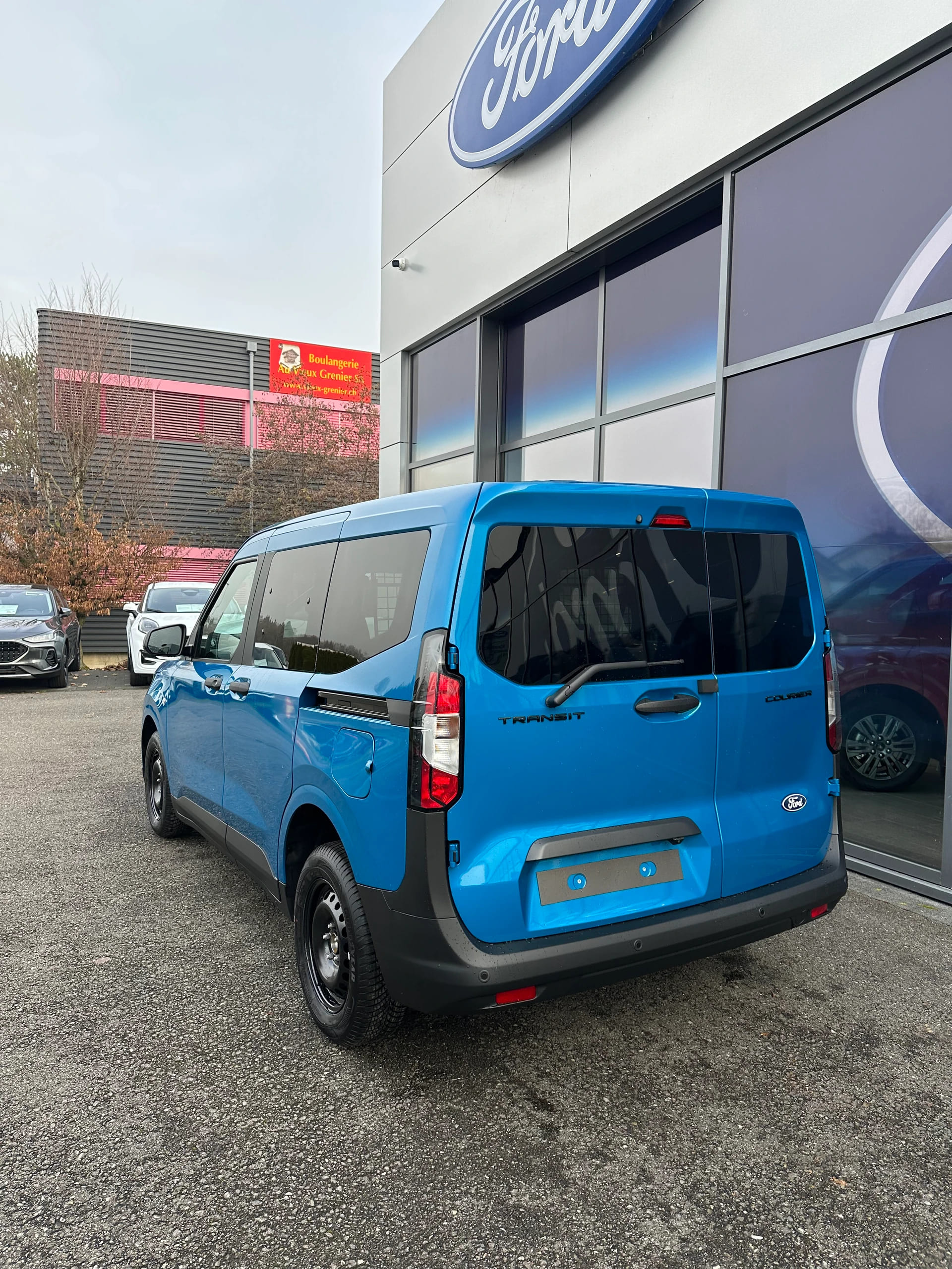 FORD Transit Courier dcab. van 1.0 Trend/125CV/Aut.-image-3