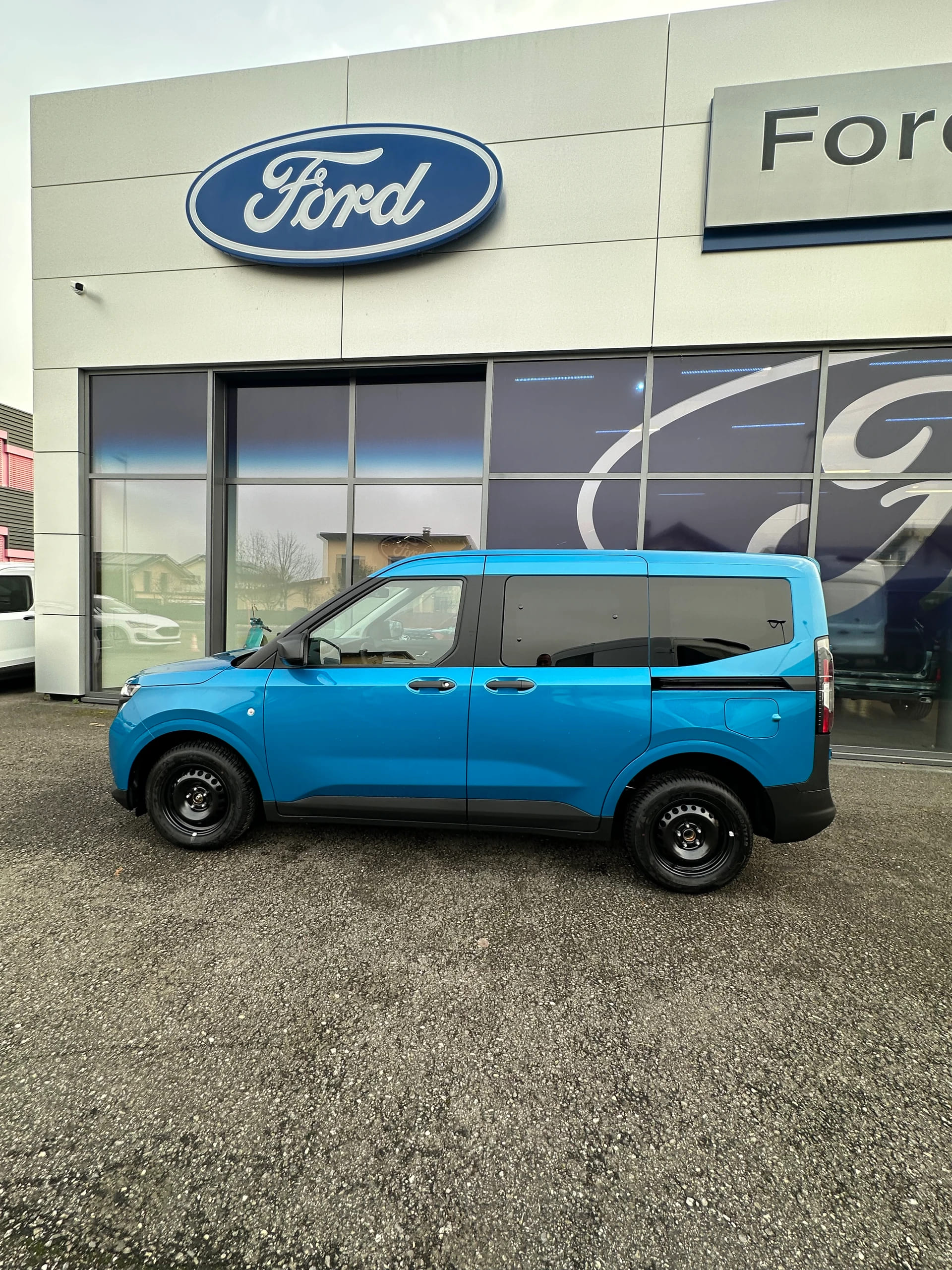 FORD Transit Courier dcab. van 1.0 Trend/125CV/Aut.-image-2