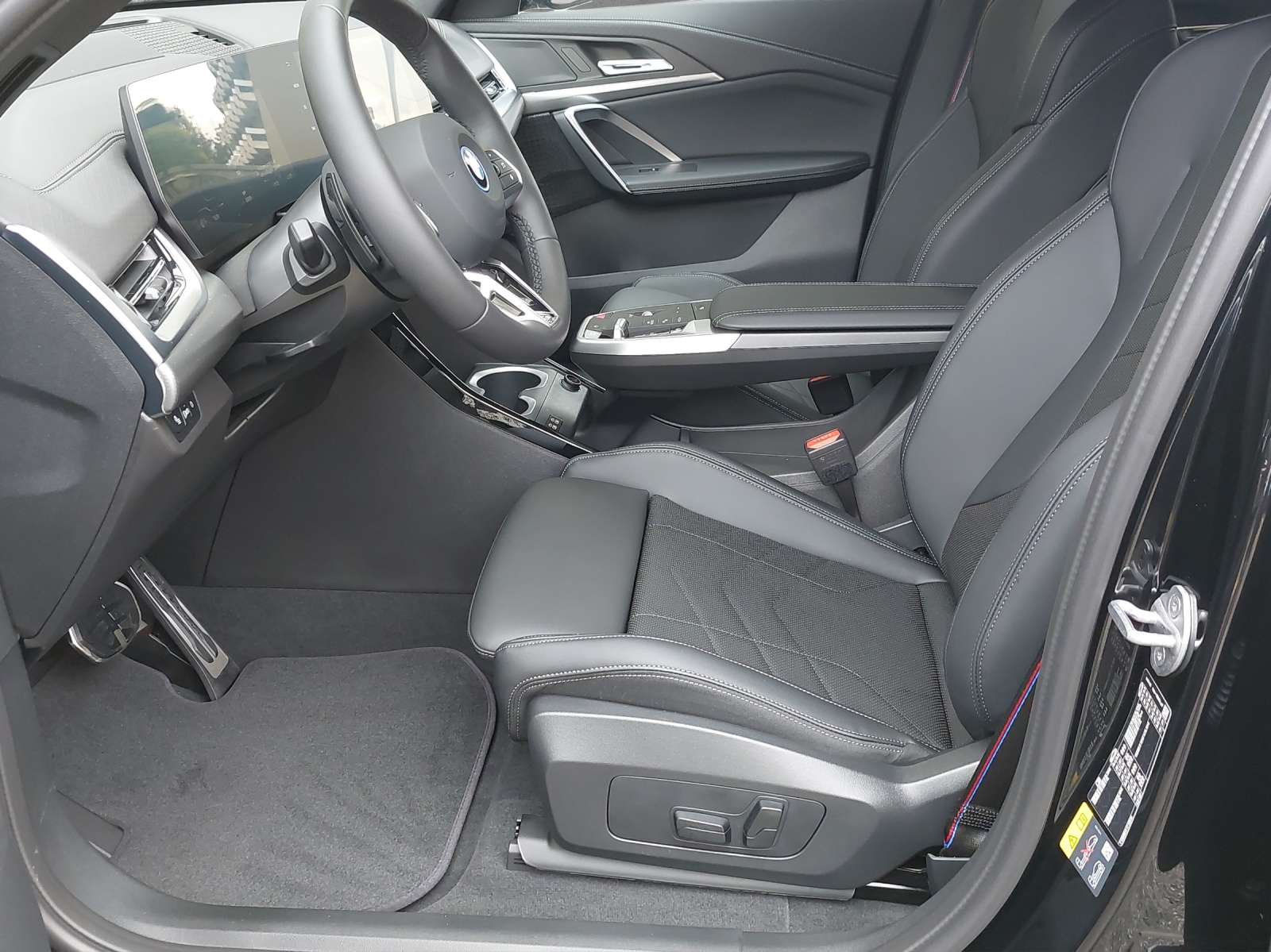 BMW iX2 xDrive 30 M Sport Pro-image-15