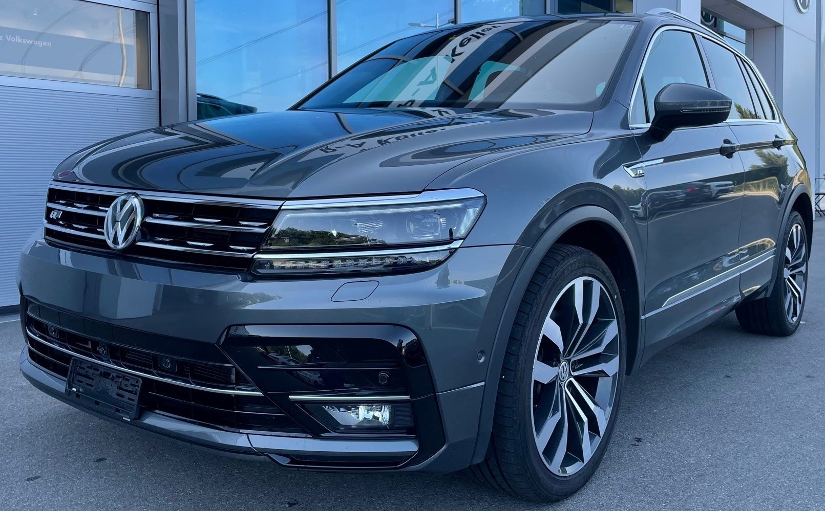 VW Tiguan 2.0 TDI SCR Highline 4Motion DSG-image-0