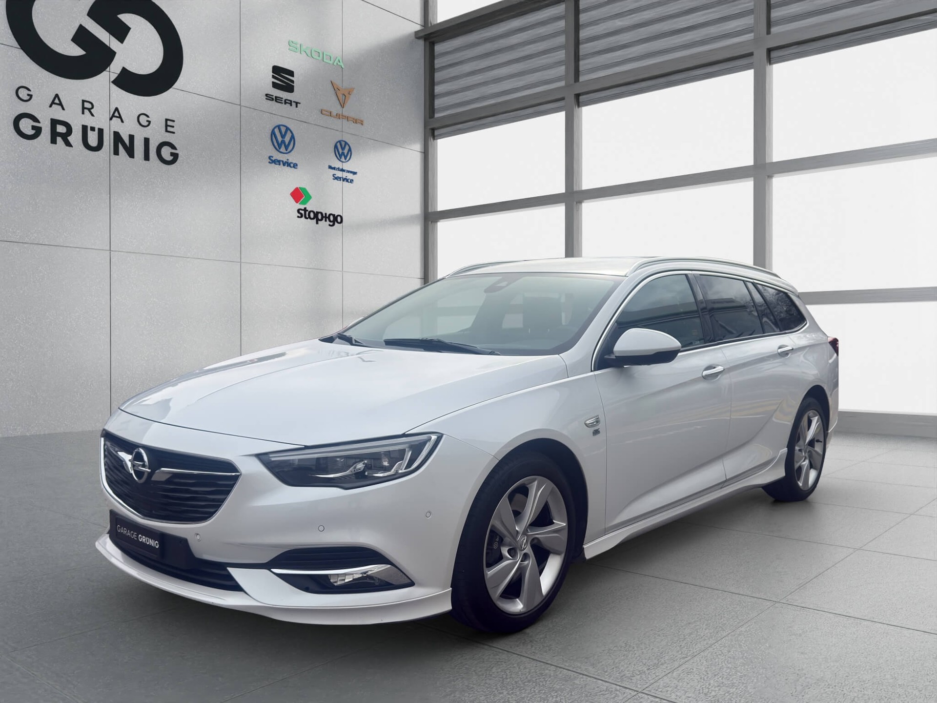 OPEL Insignia 2.0 T Sports Tourer Excellence 4WD Automat.-image-0